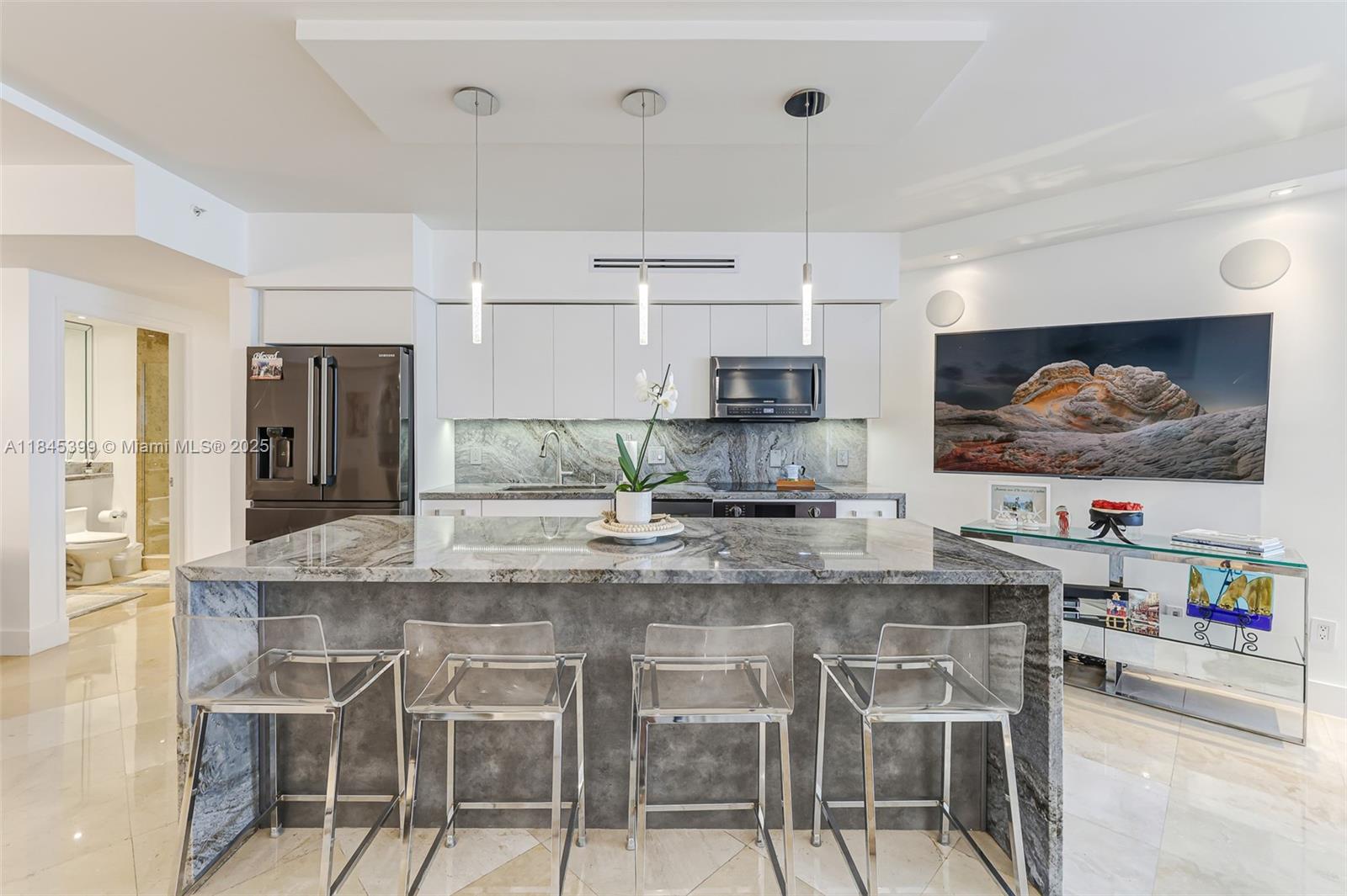 4775 Collins Ave # 1704