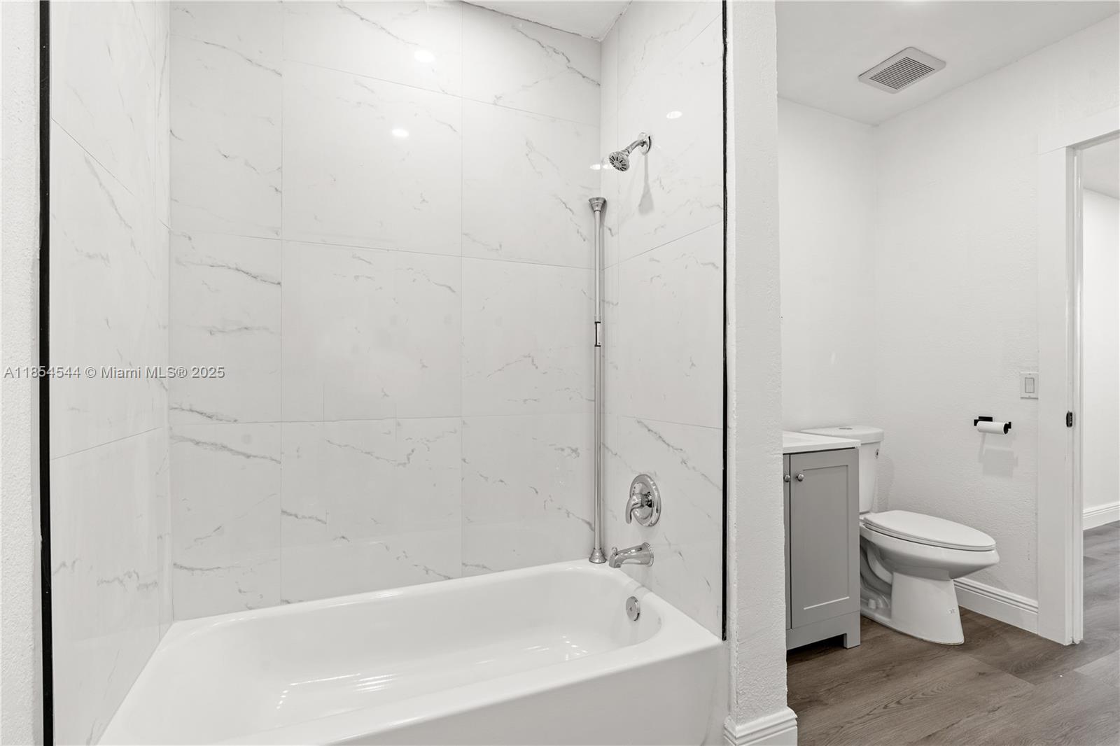 1400 NE 57th Ct # 302