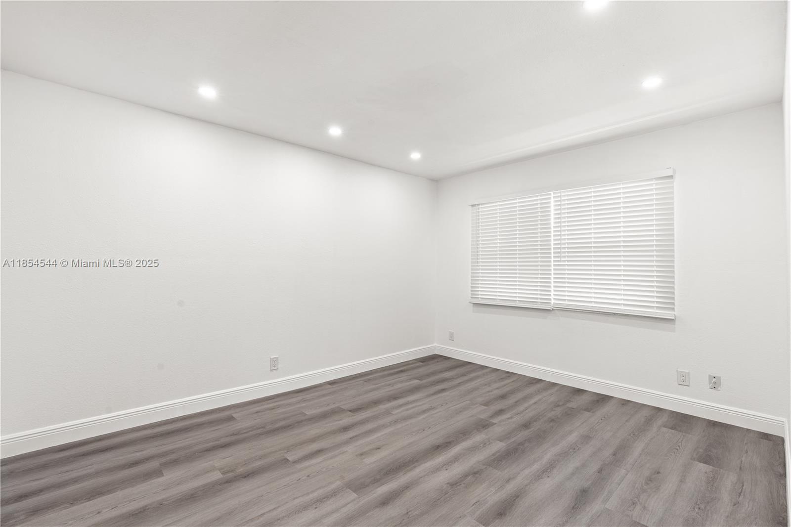 1400 NE 57th Ct # 302