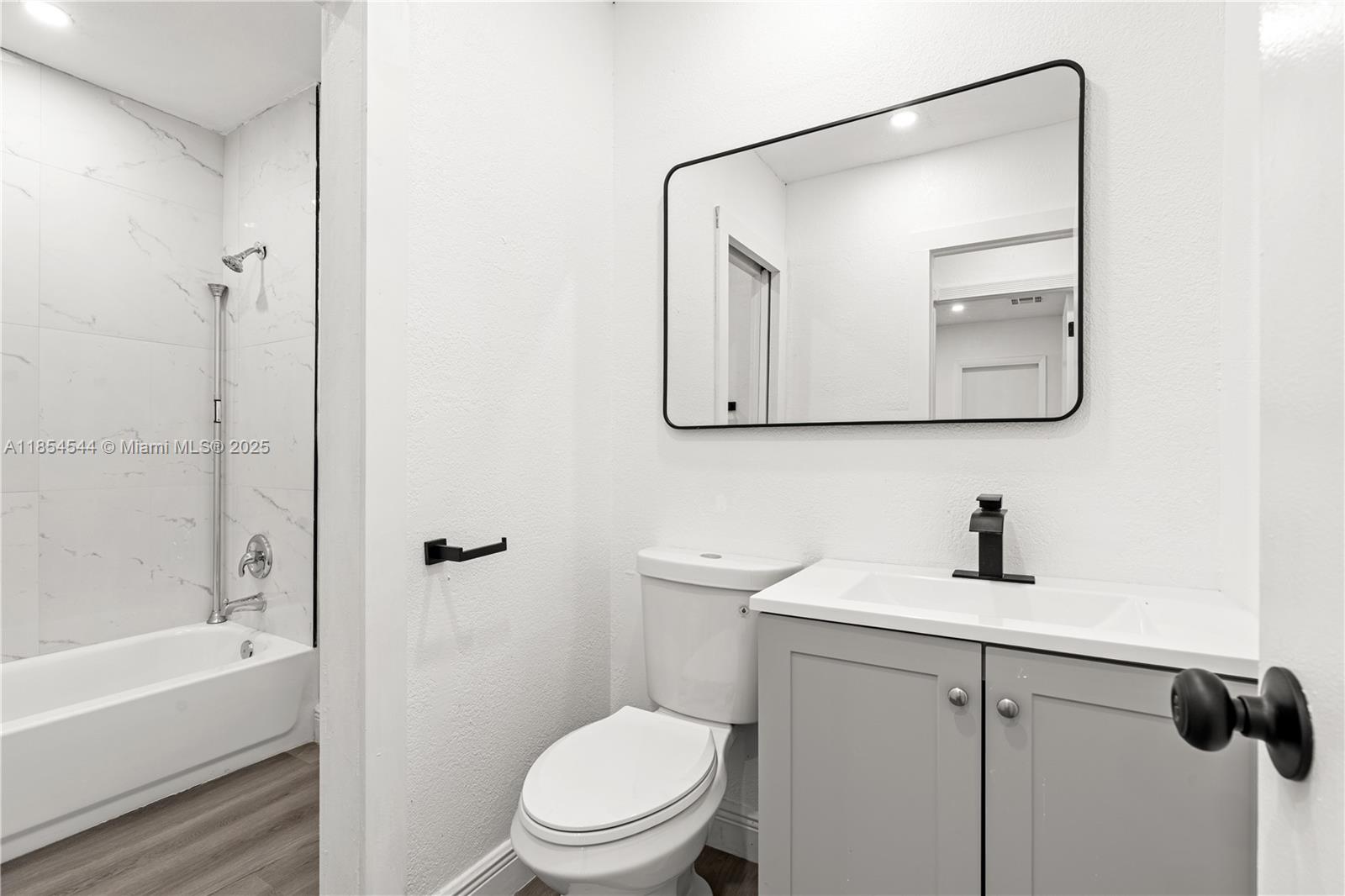 1400 NE 57th Ct # 302