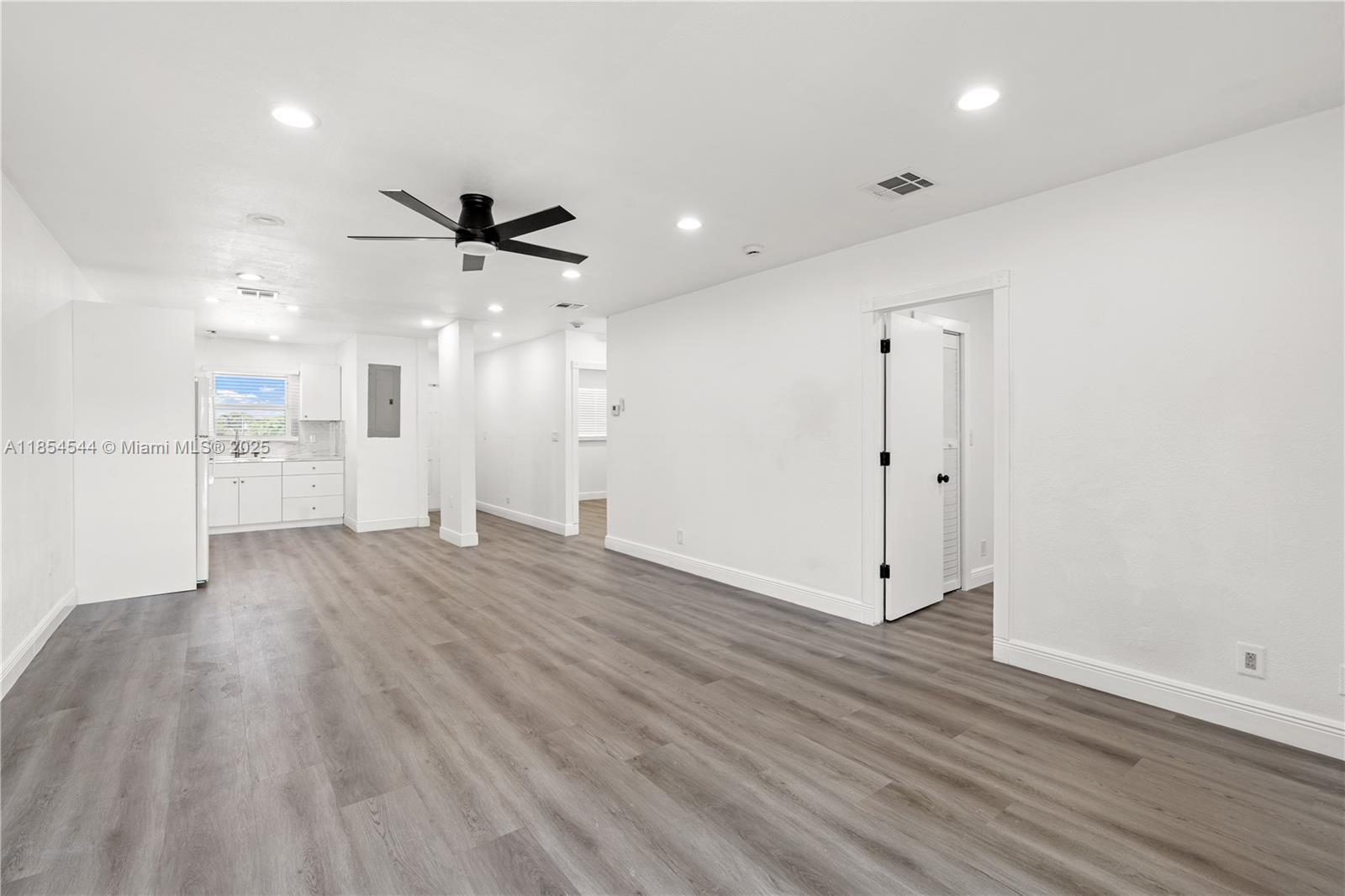 1400 NE 57th Ct # 302