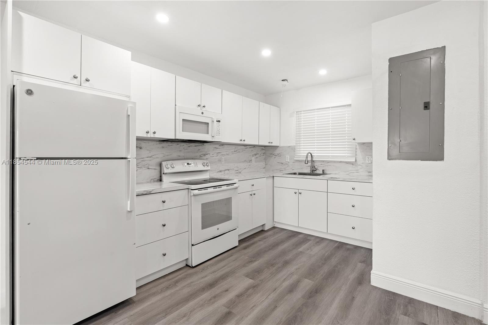 1400 NE 57th Ct # 302