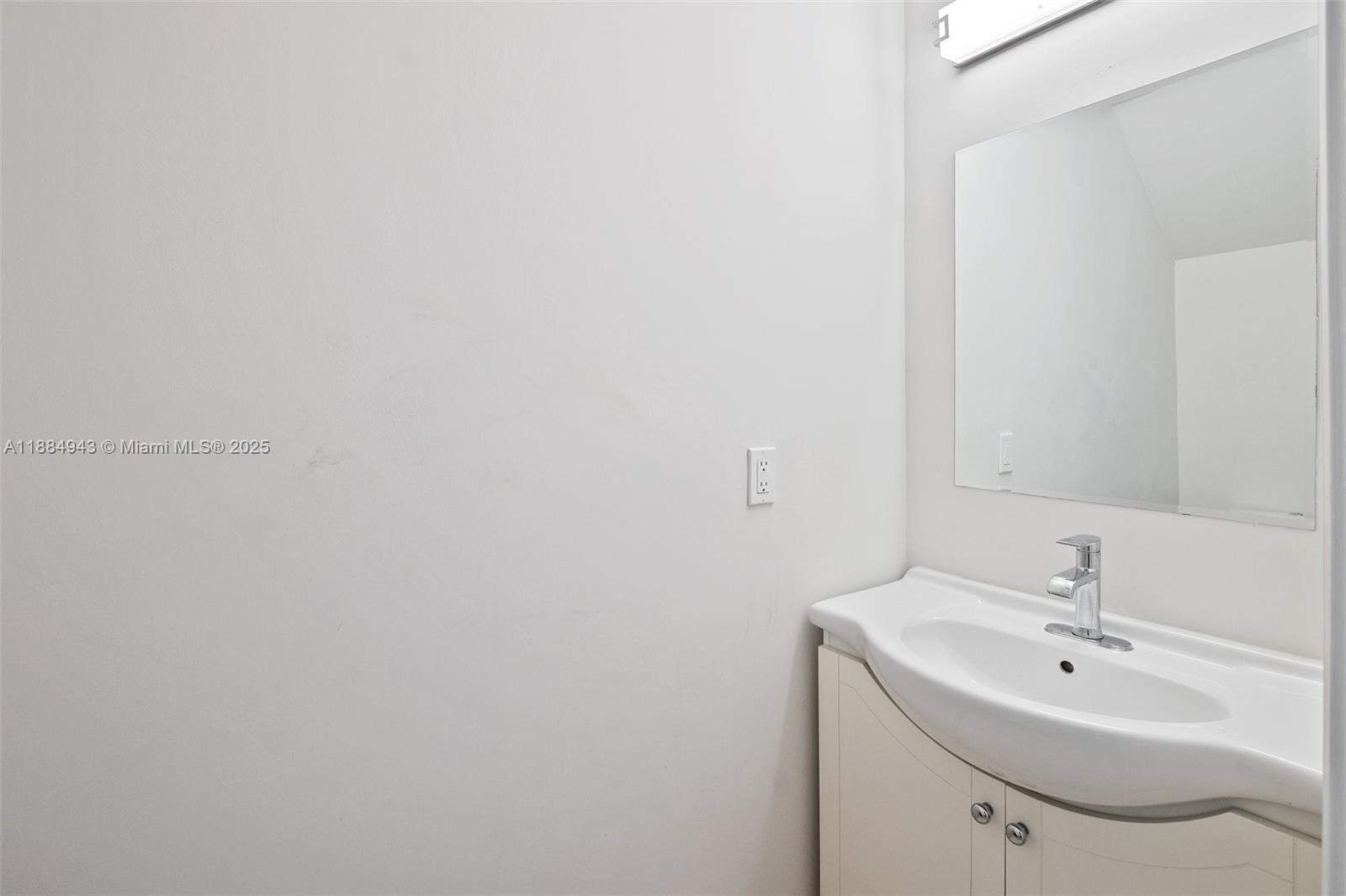 9340 NW 48th Doral Ter