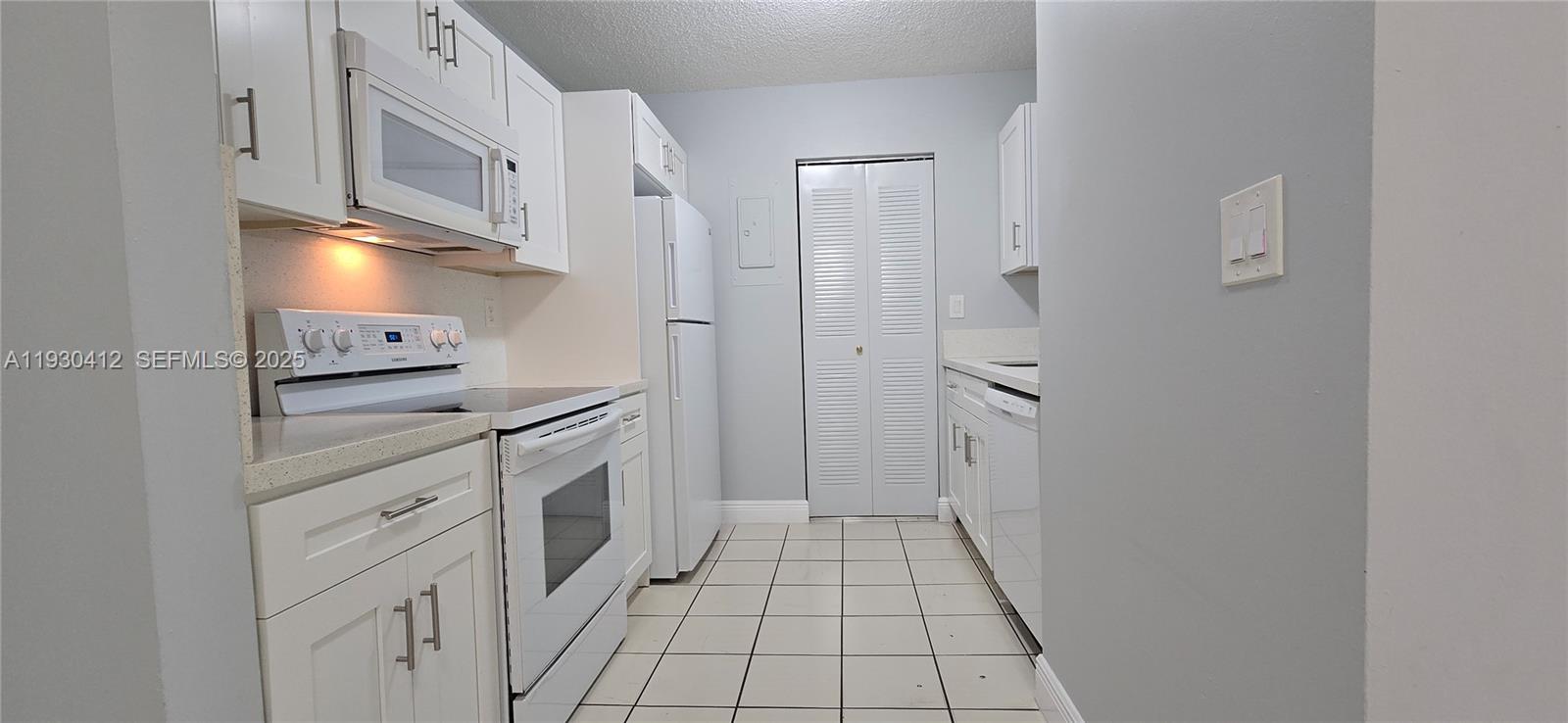 646 NW 114th Ave # 201