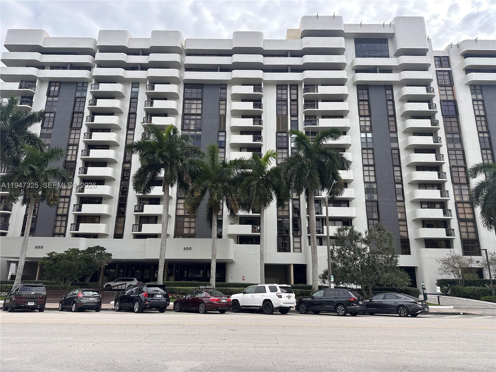 600 Biltmore Way # 318