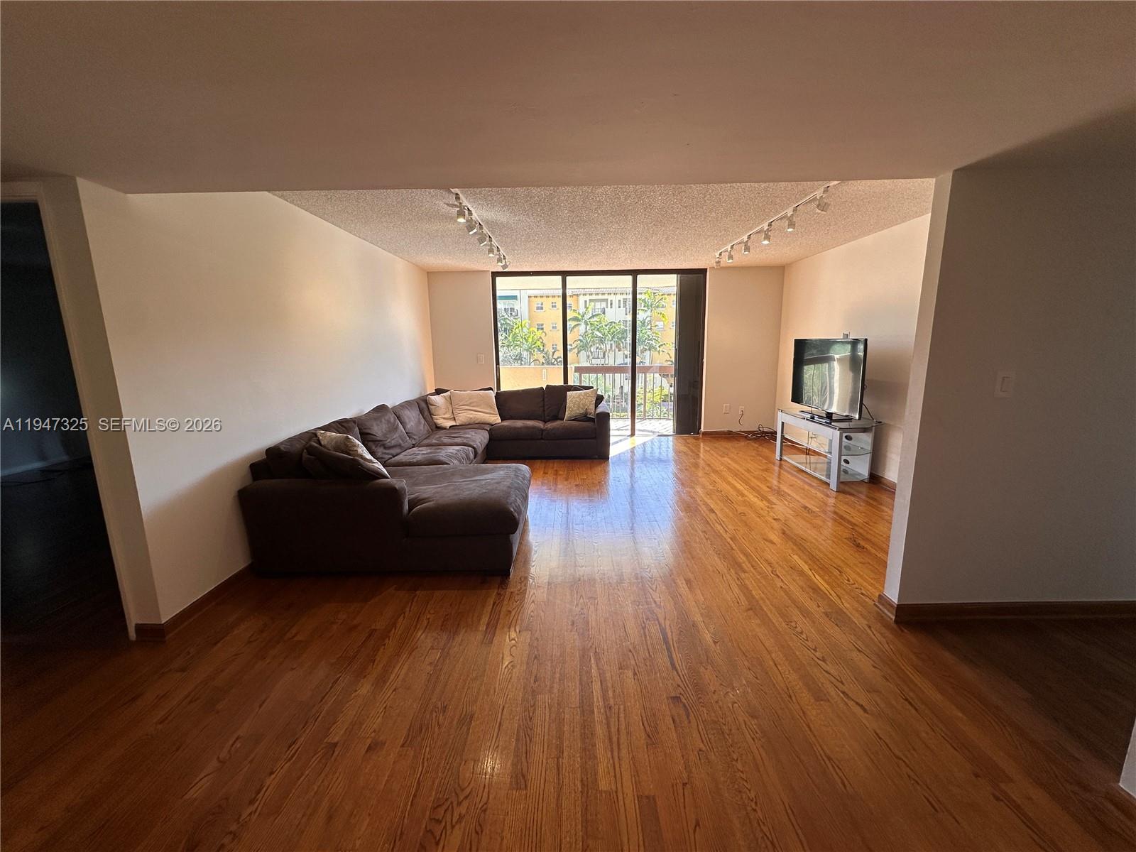 600 Biltmore Way # 318