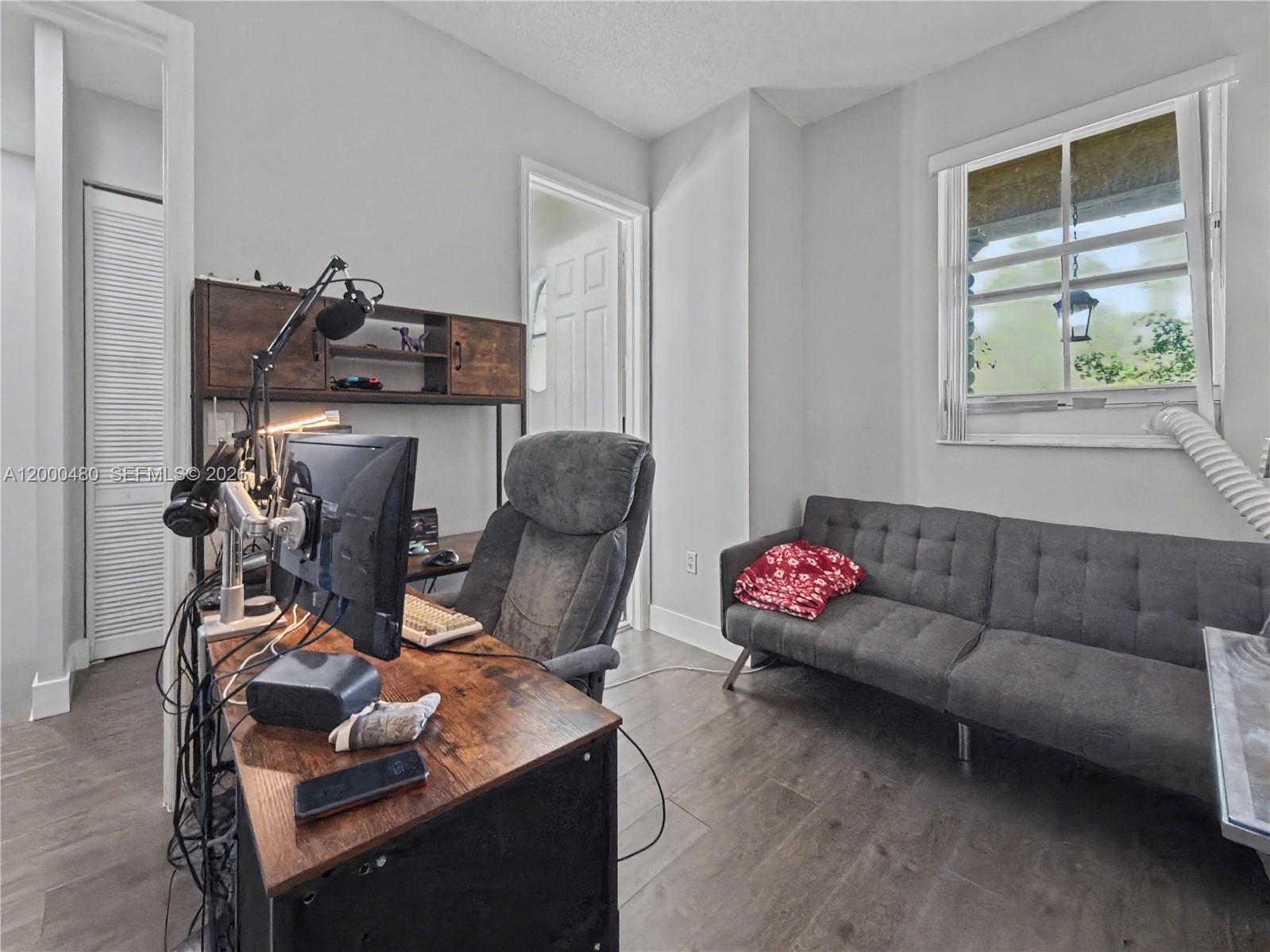 1033 NE 42nd Pl