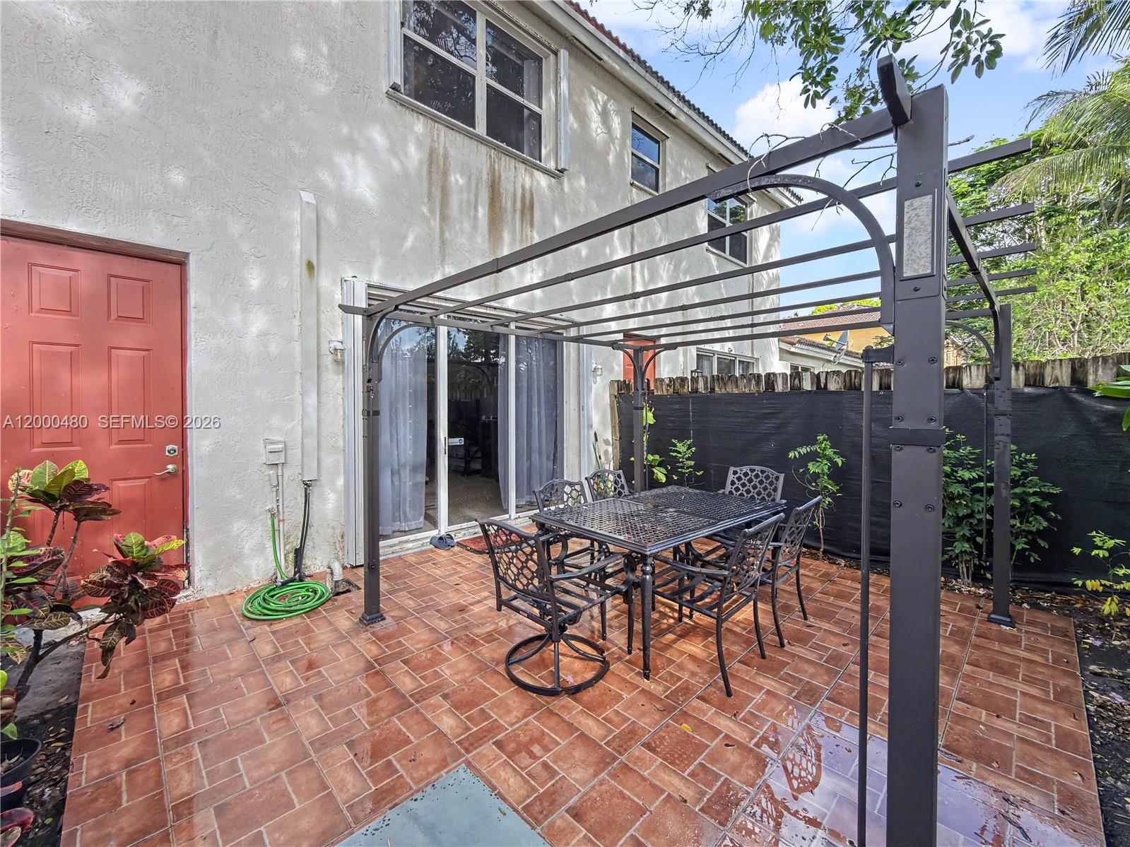 1033 NE 42nd Pl