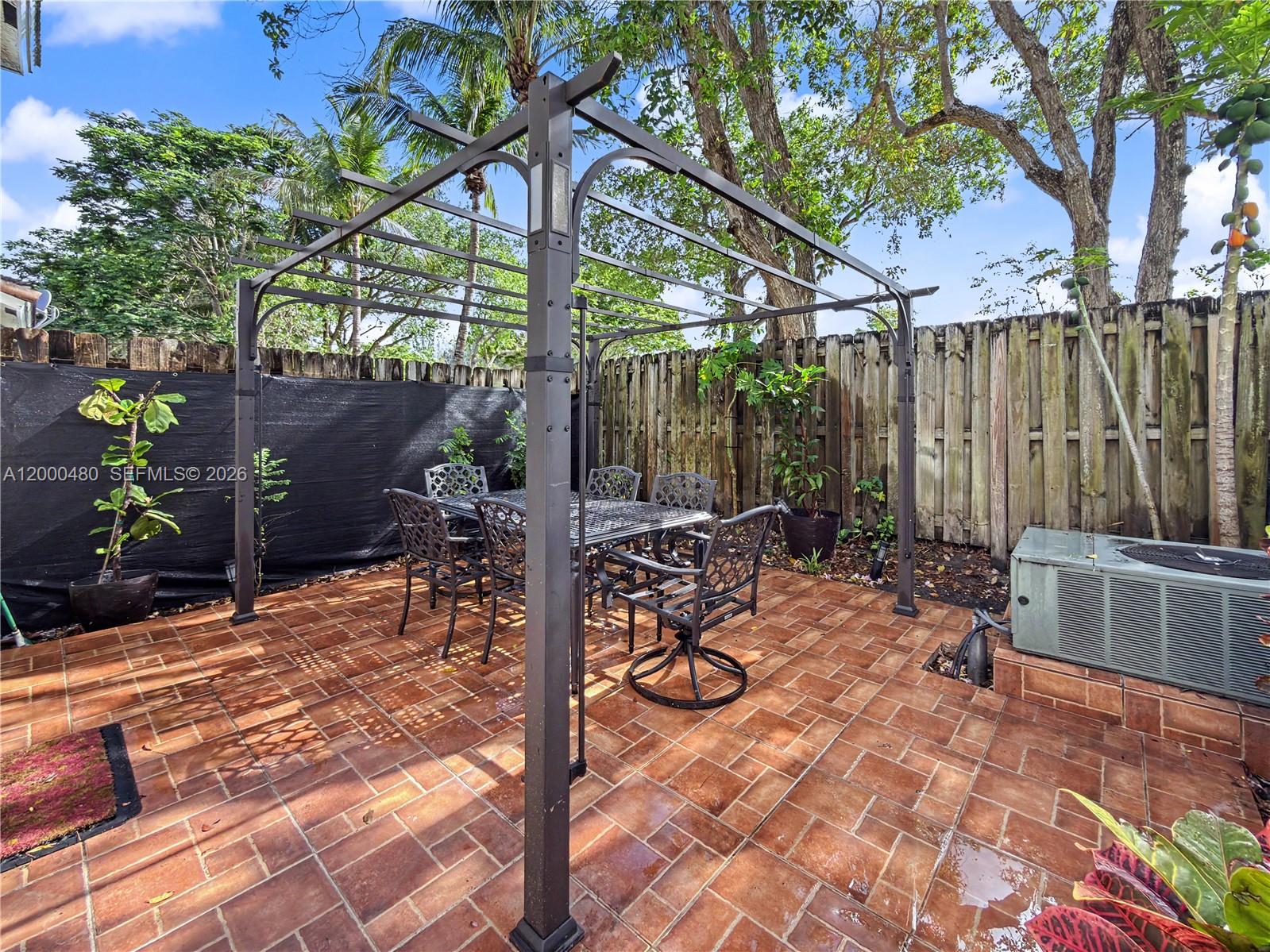 1033 NE 42nd Pl