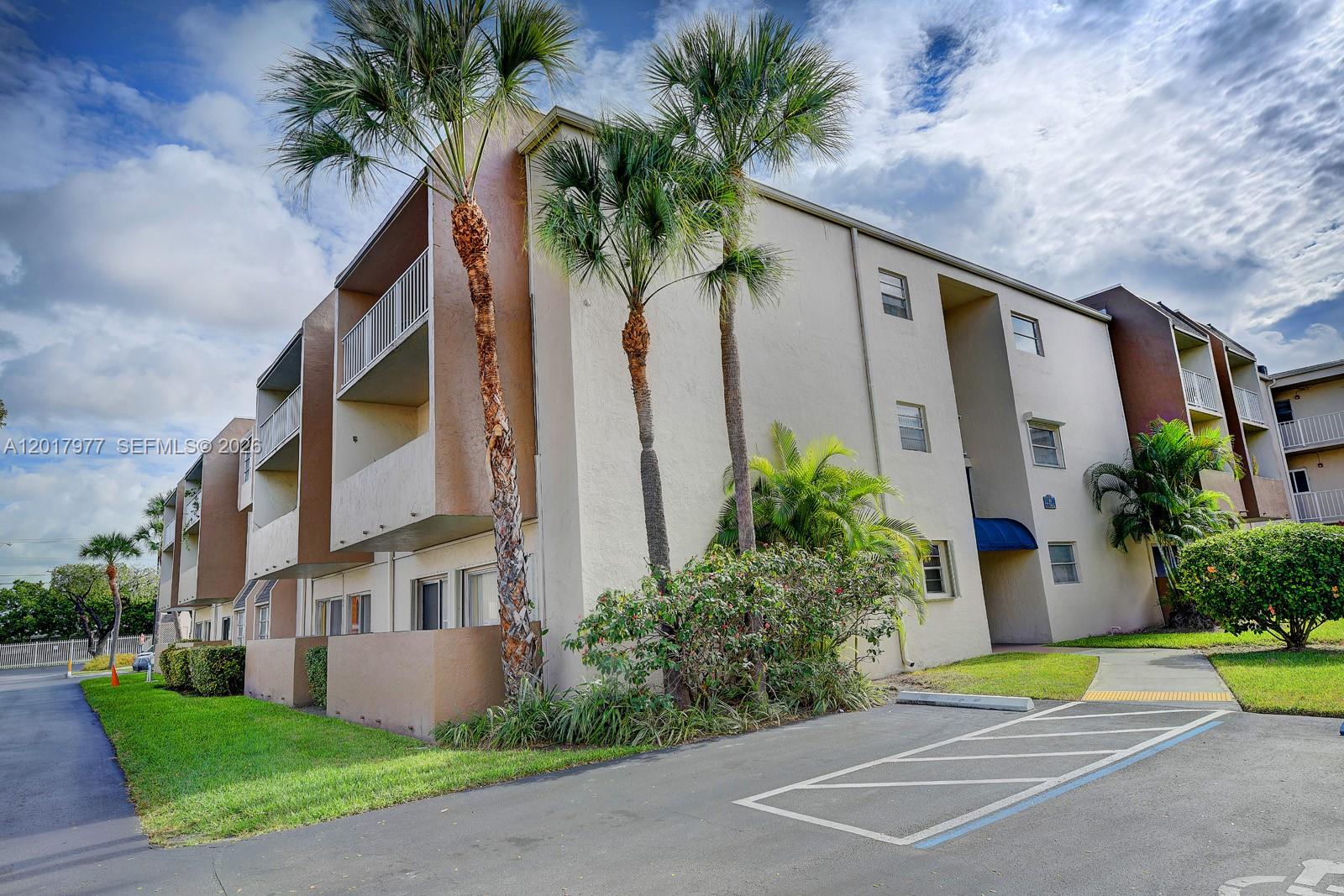 7705 SW 86th St # 212 Unit: B-212
