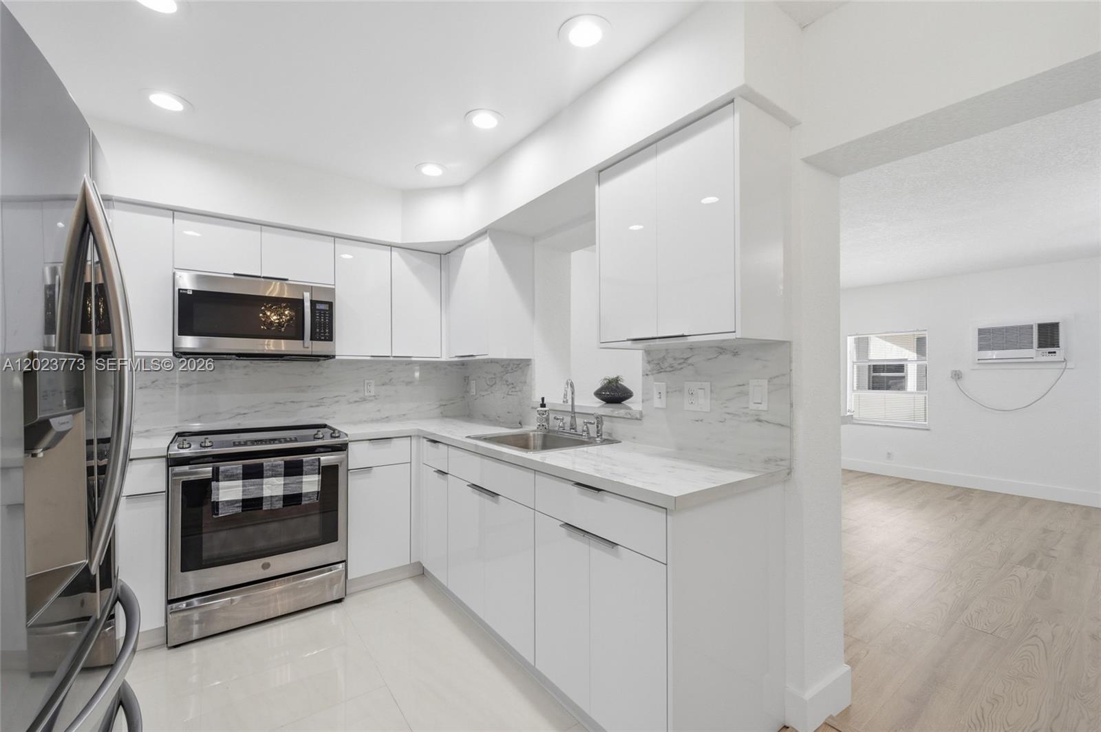 2780 NW 25th St