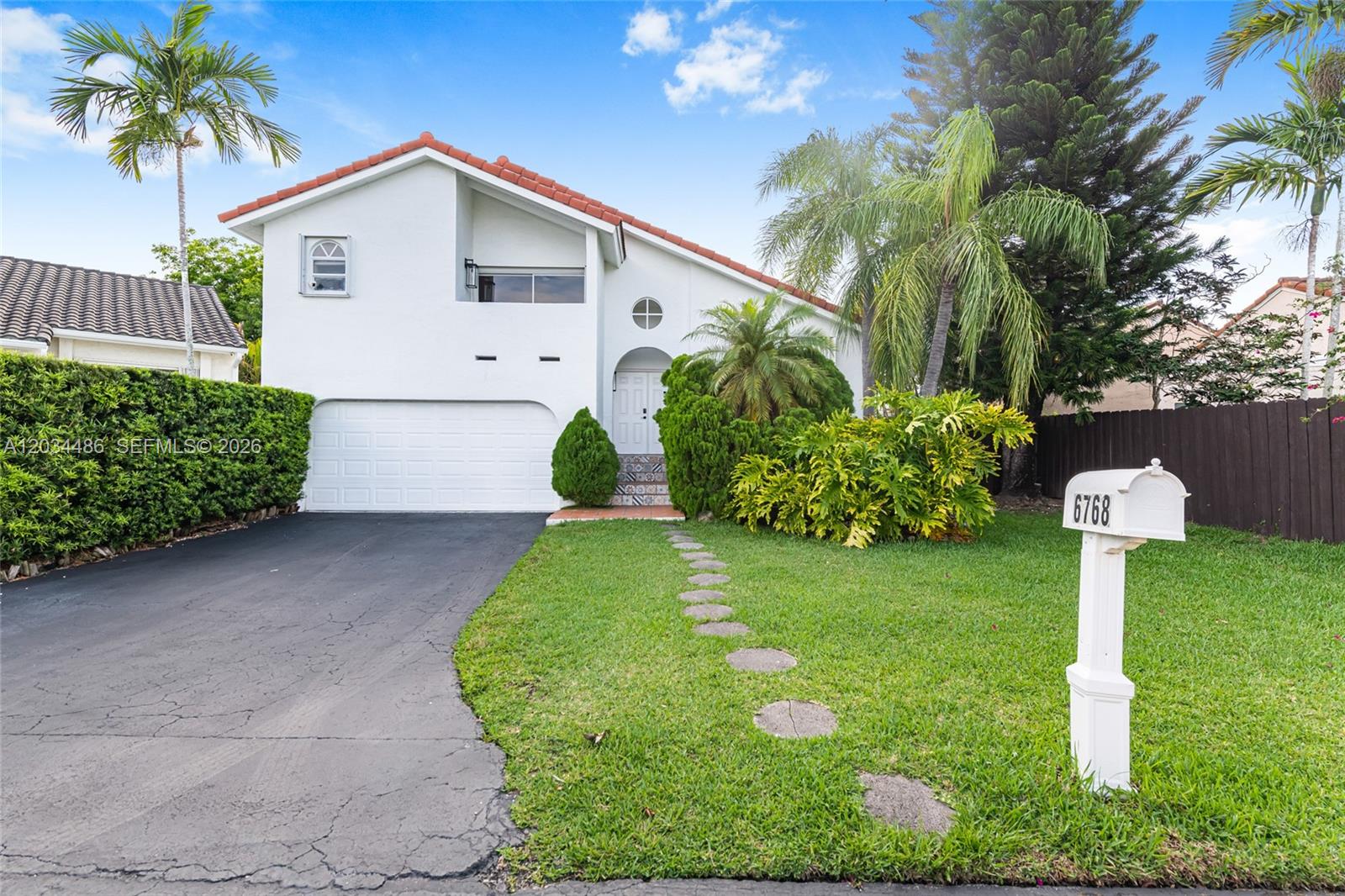 6768 SW 104th Ave