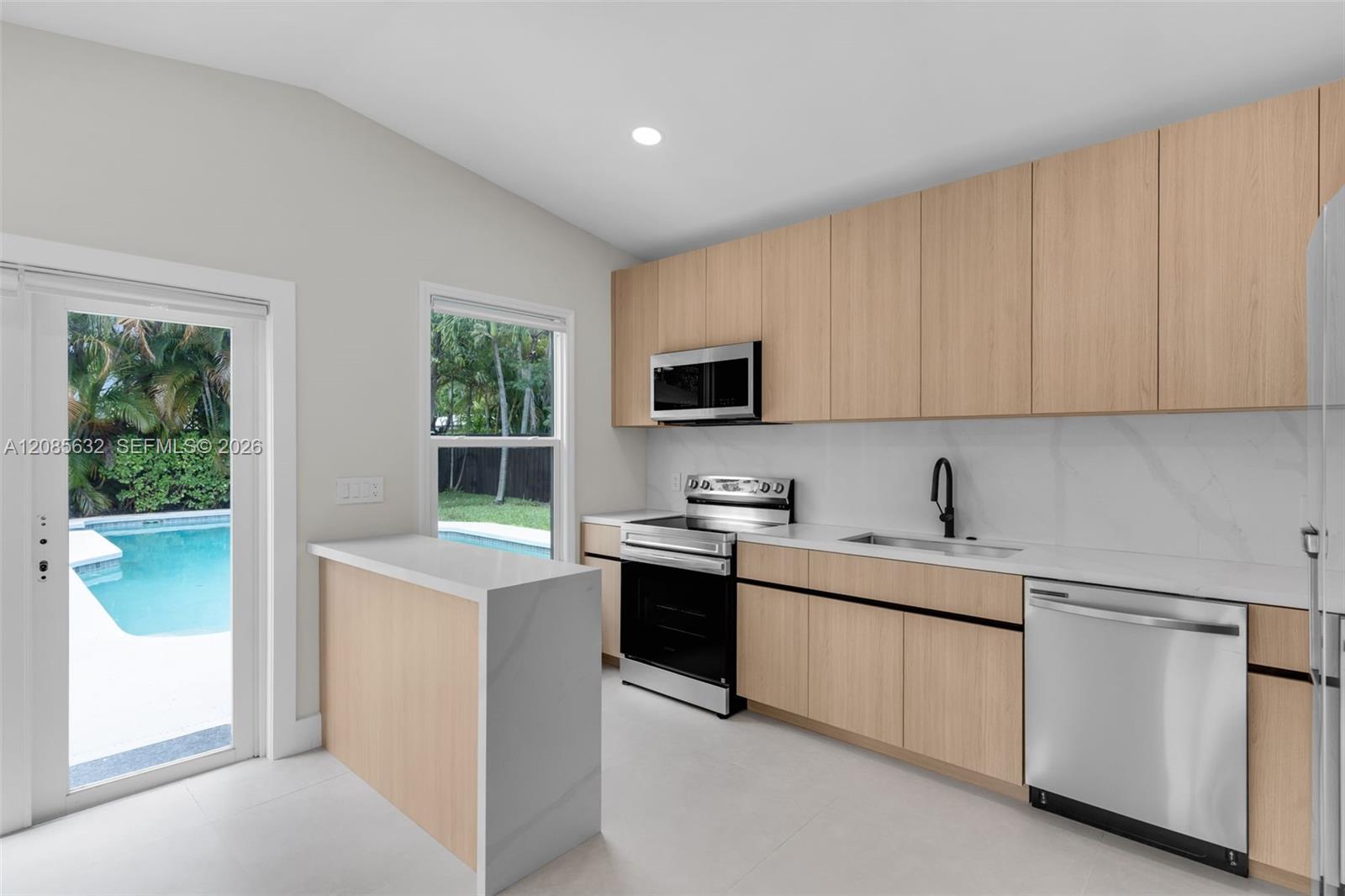1525 NE 18th Ave