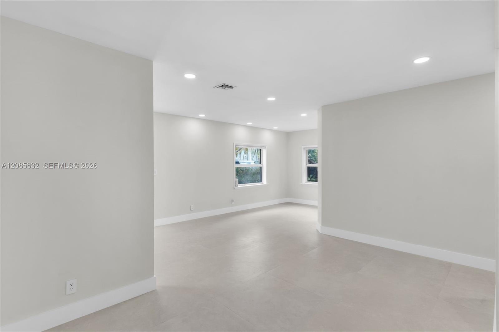 1525 NE 18th Ave