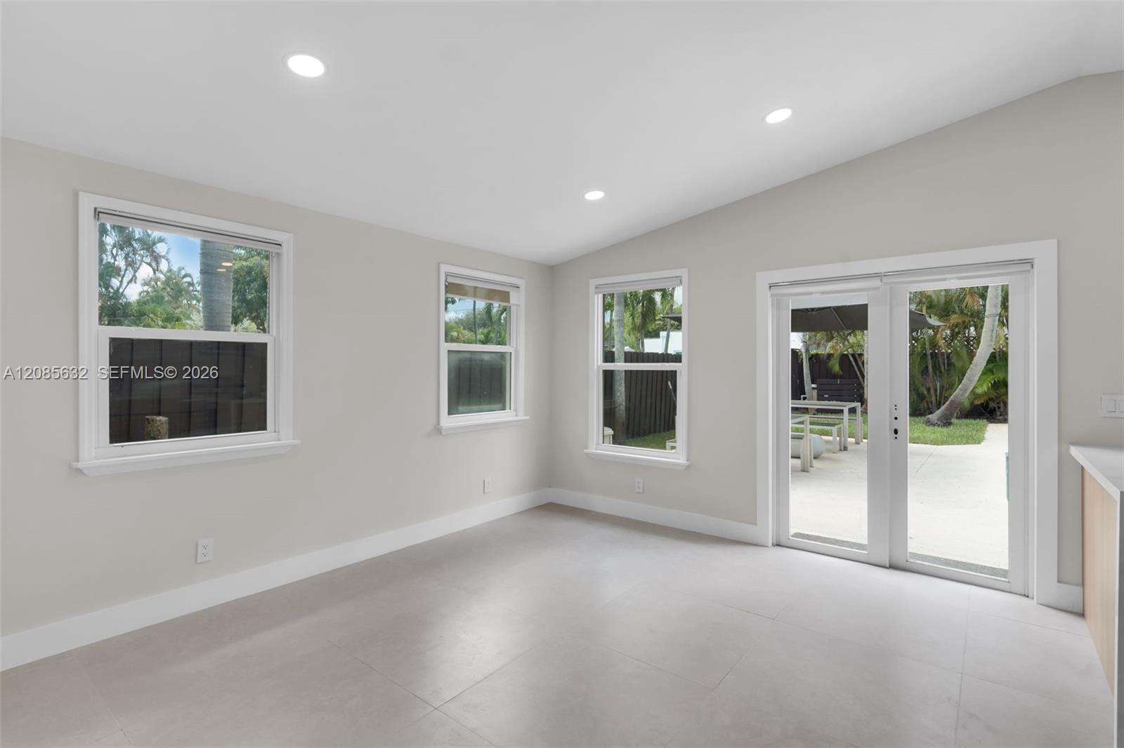 1525 NE 18th Ave