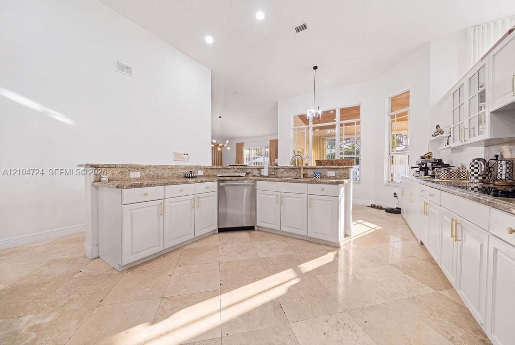 5750 SW 67th Ave