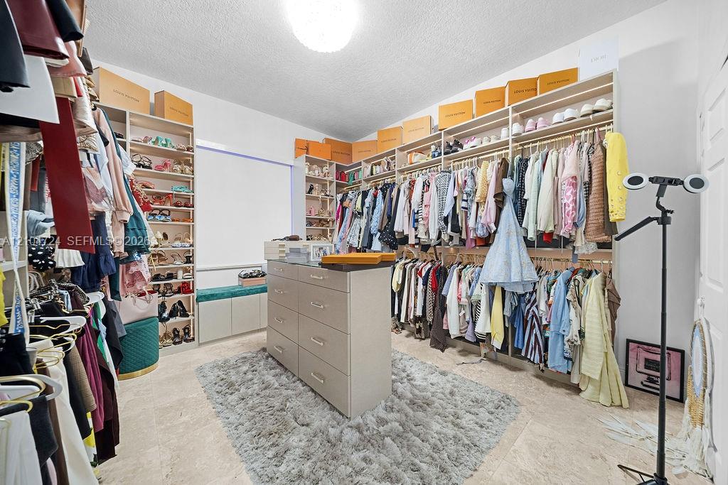 5750 SW 67th Ave