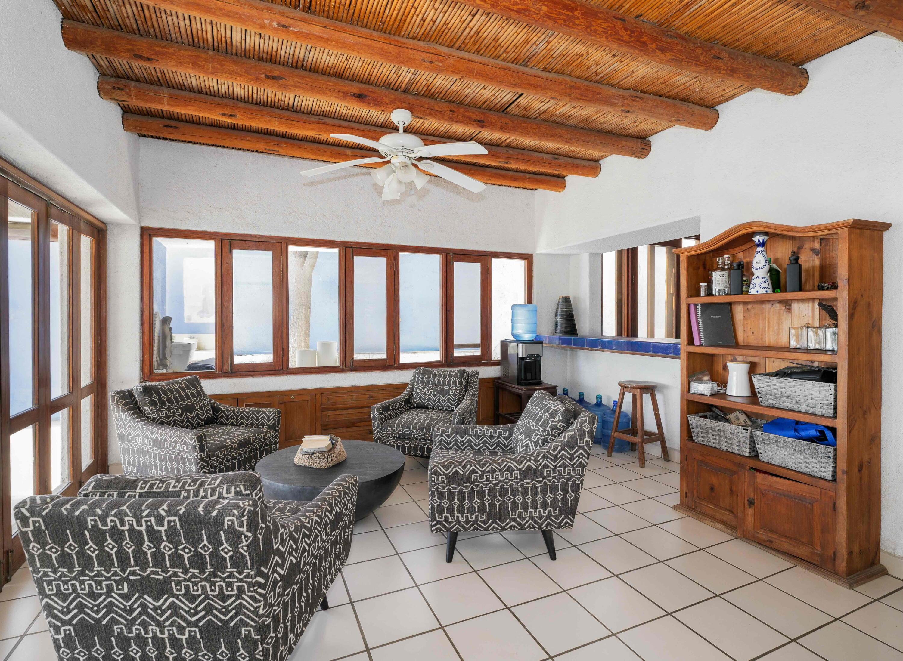 Camino Pacifico Alto, Casa Macias