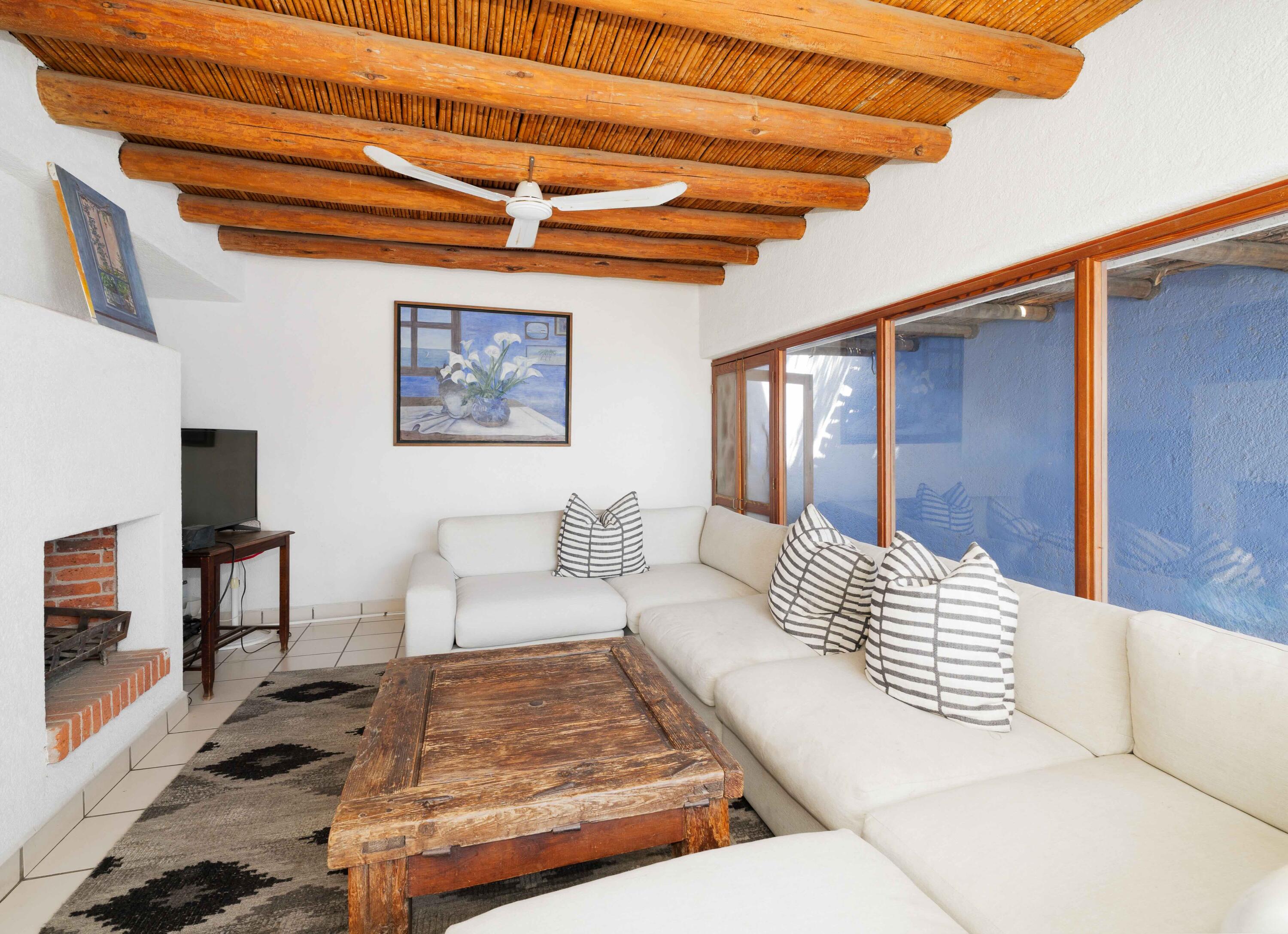Camino Pacifico Alto, Casa Macias