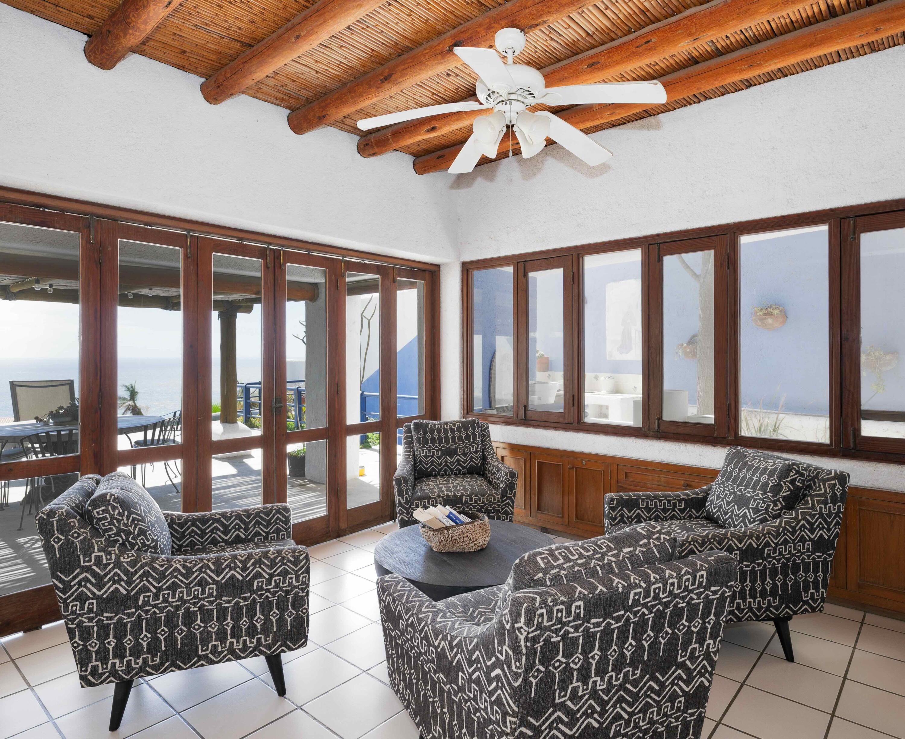Camino Pacifico Alto, Casa Macias