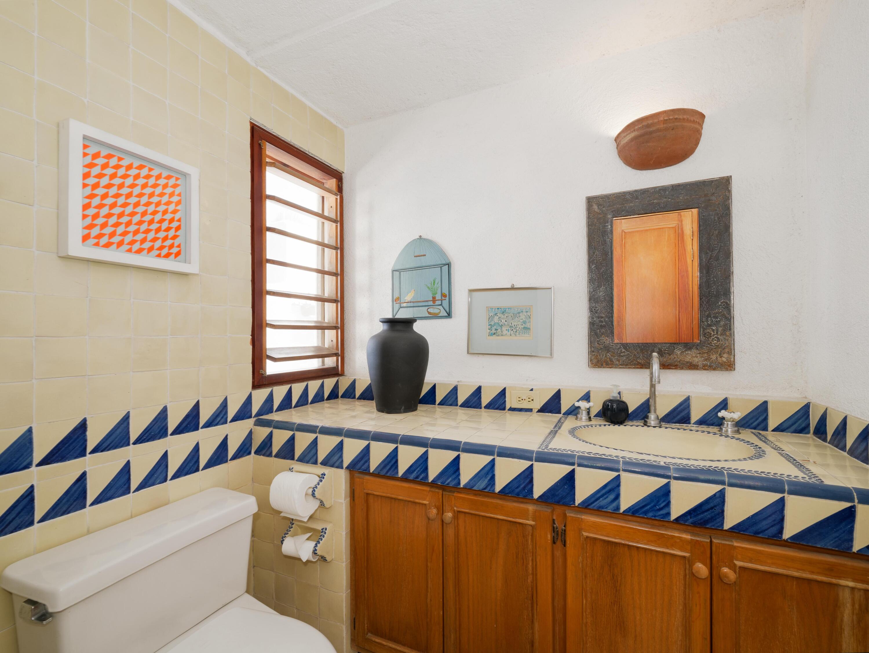 Camino Pacifico Alto, Casa Macias