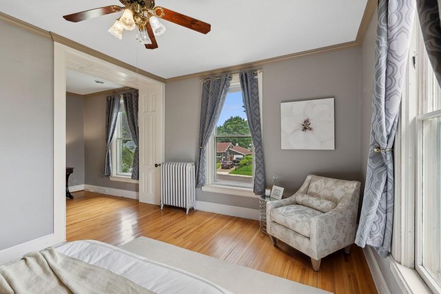 805 Abbott Street W