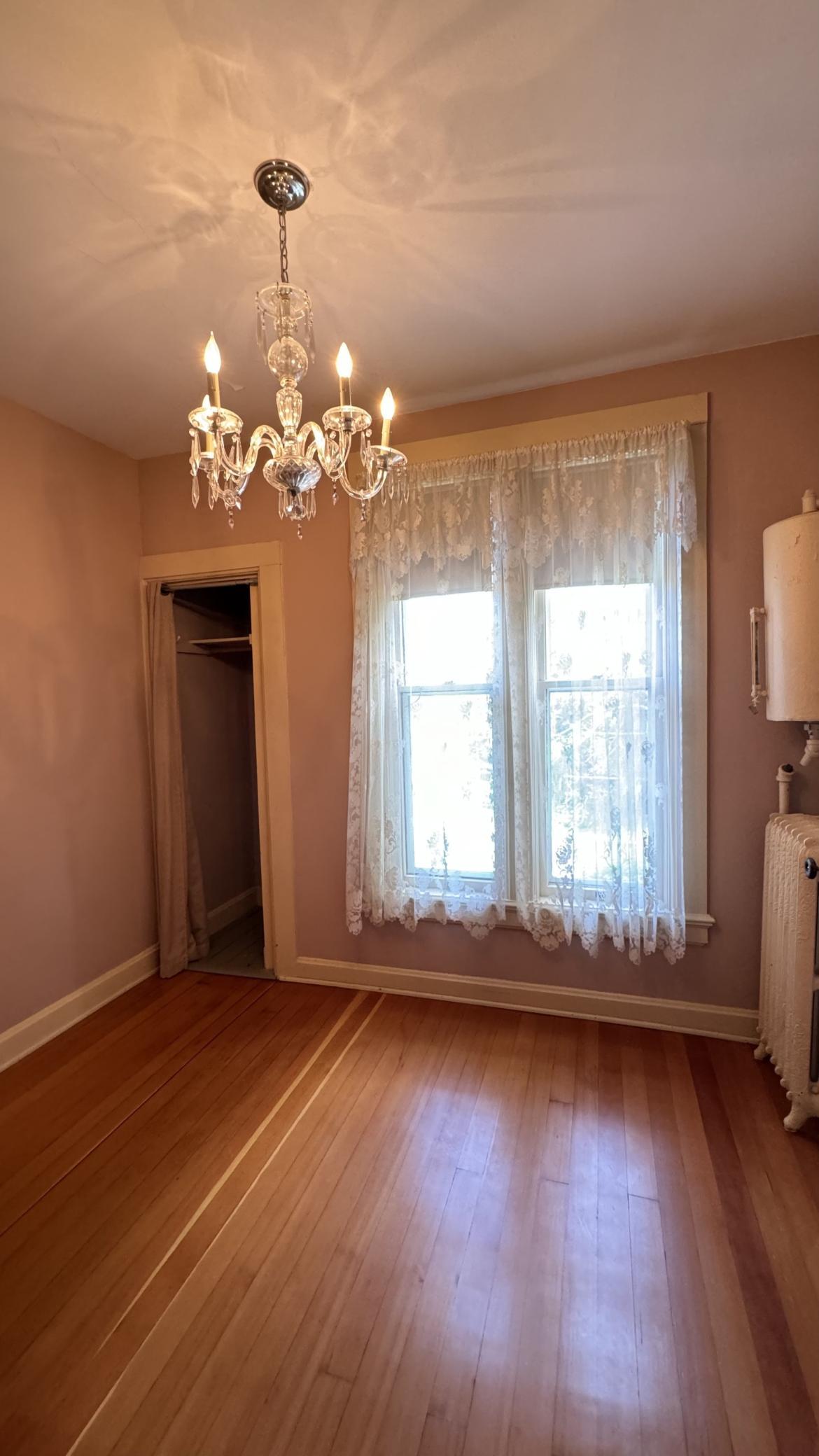 805 Abbott Street W