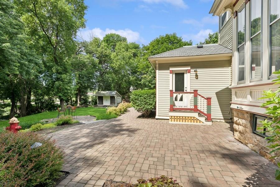 805 Abbott Street W