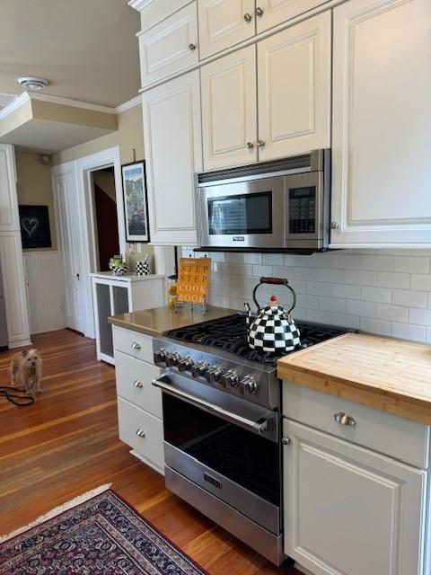 805 Abbott Street W