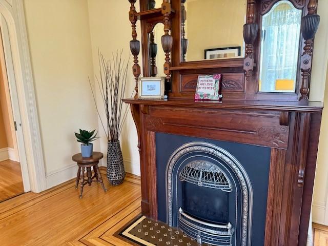 805 Abbott Street W