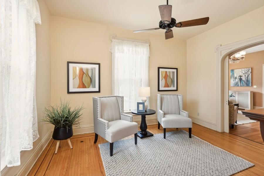 805 Abbott Street W