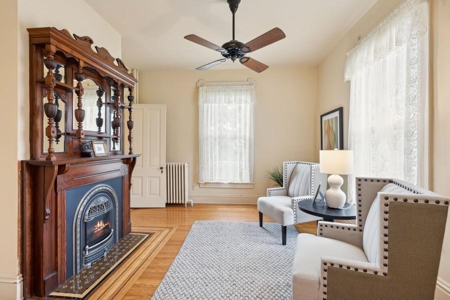 805 Abbott Street W