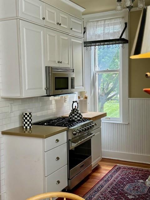 805 Abbott Street W