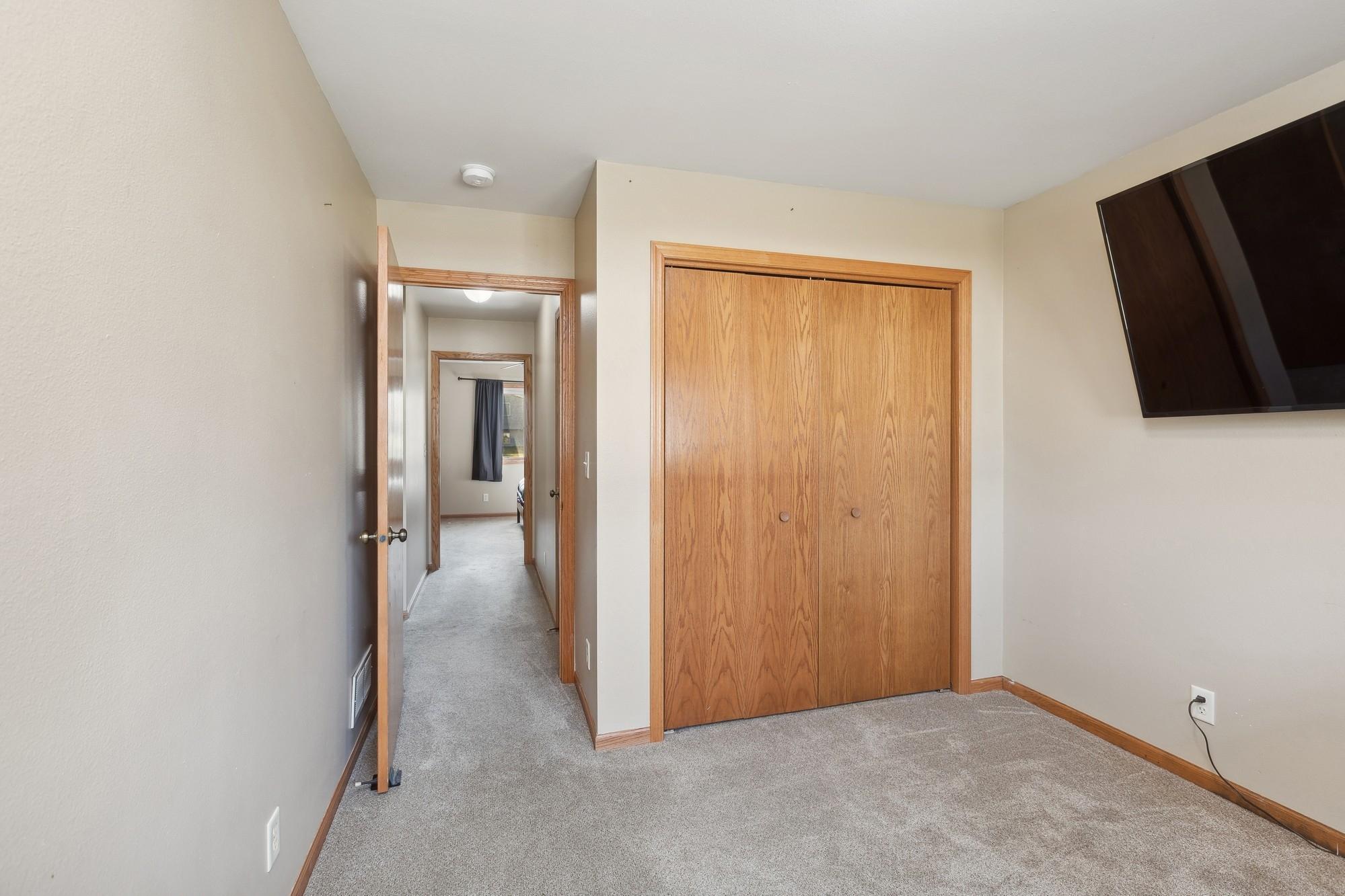1423 Summit Street Unit: 9