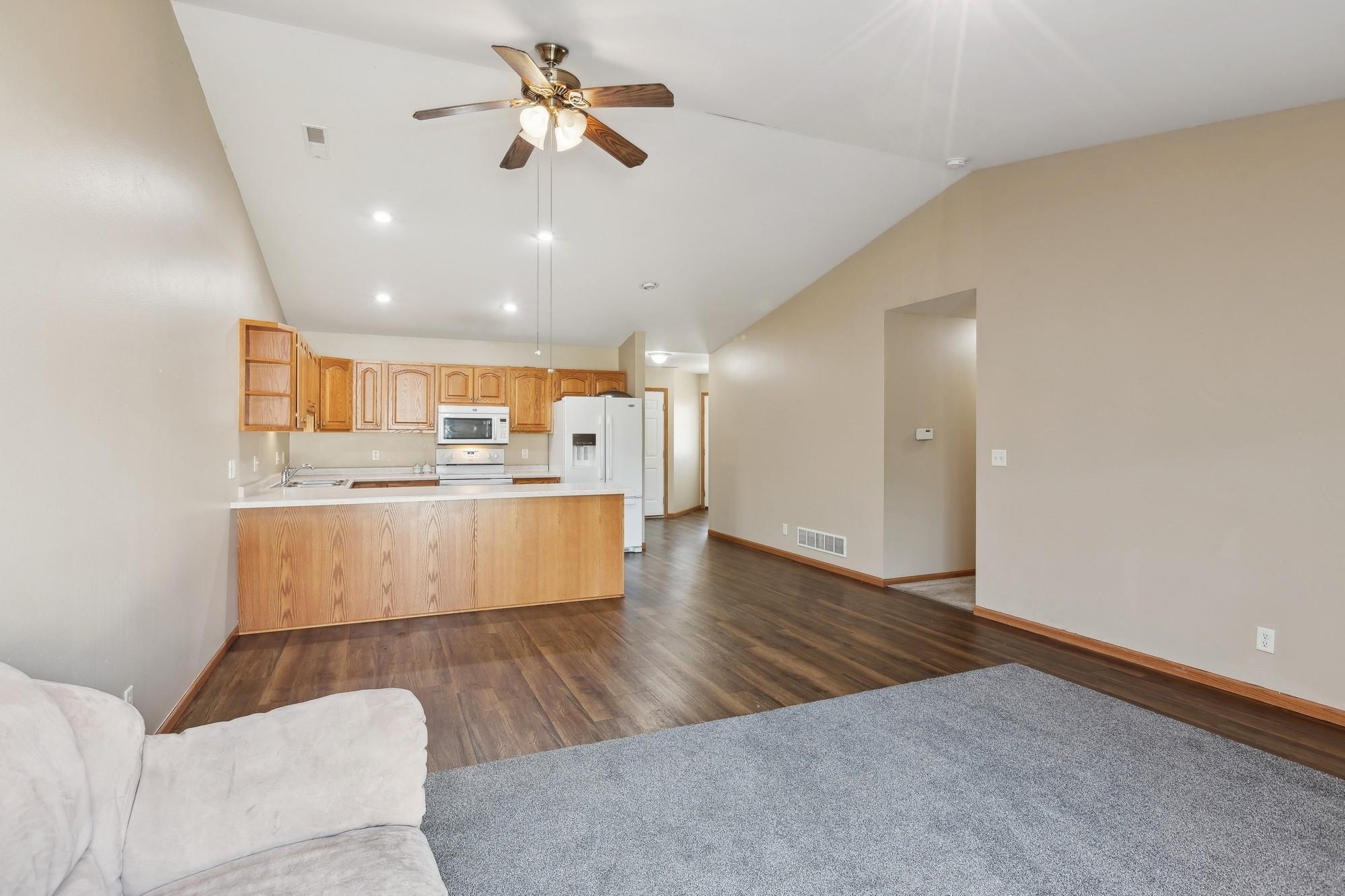 1423 Summit Street Unit: 9