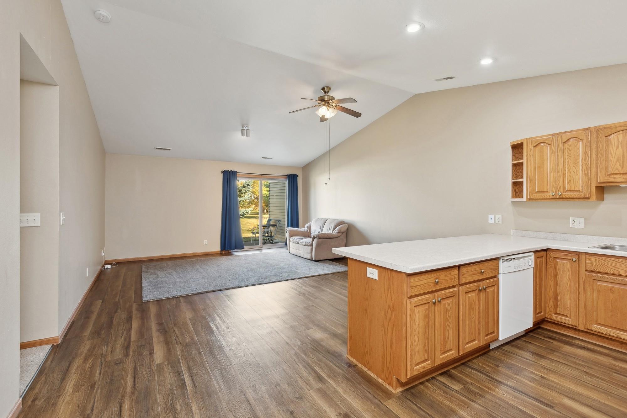 1423 Summit Street Unit: 9