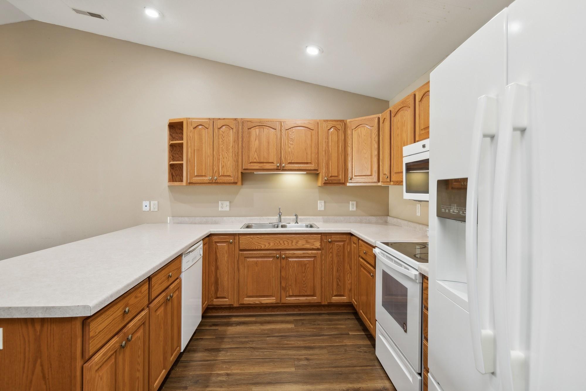 1423 Summit Street Unit: 9