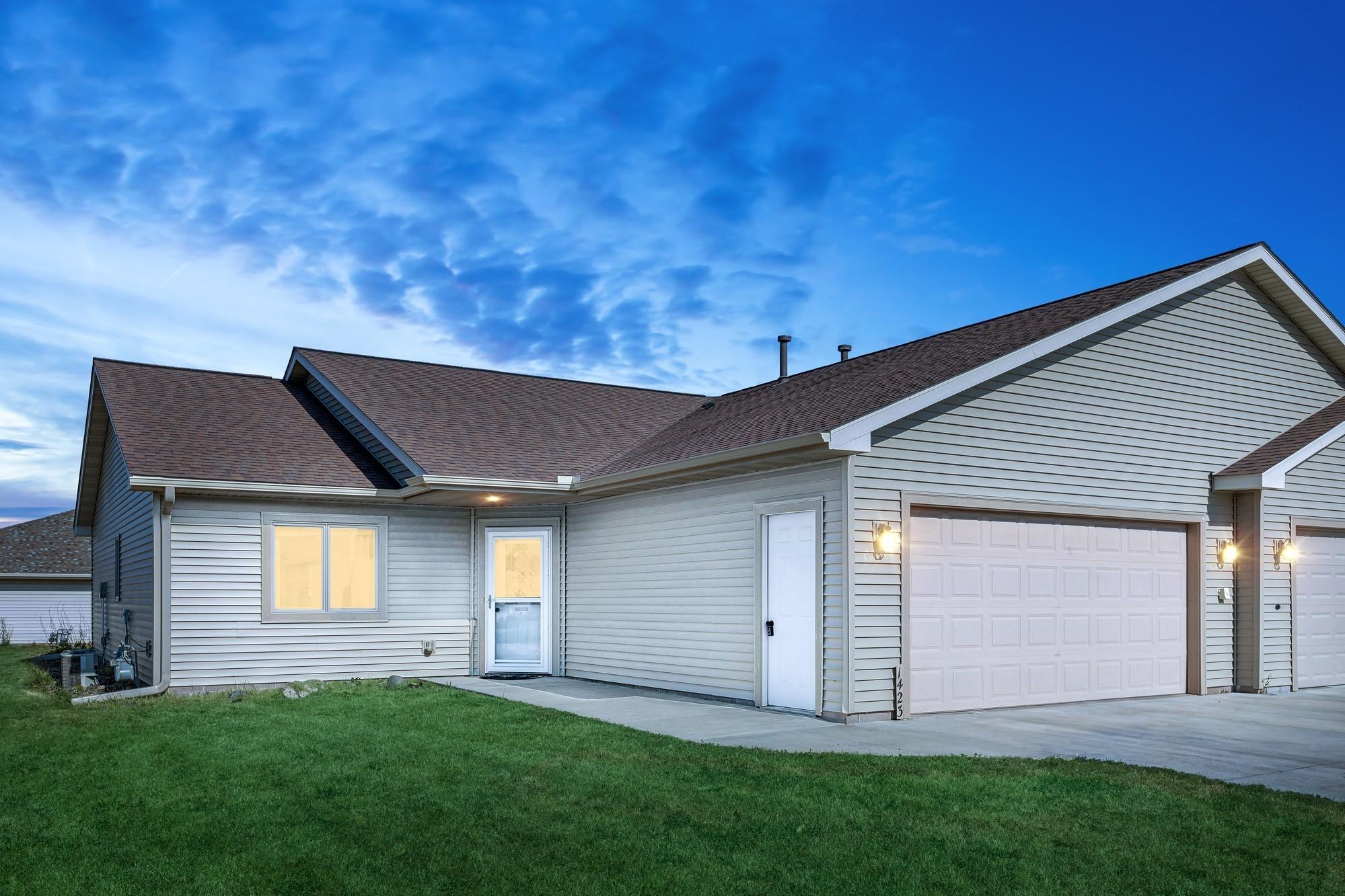 1423 Summit Street Unit: 9