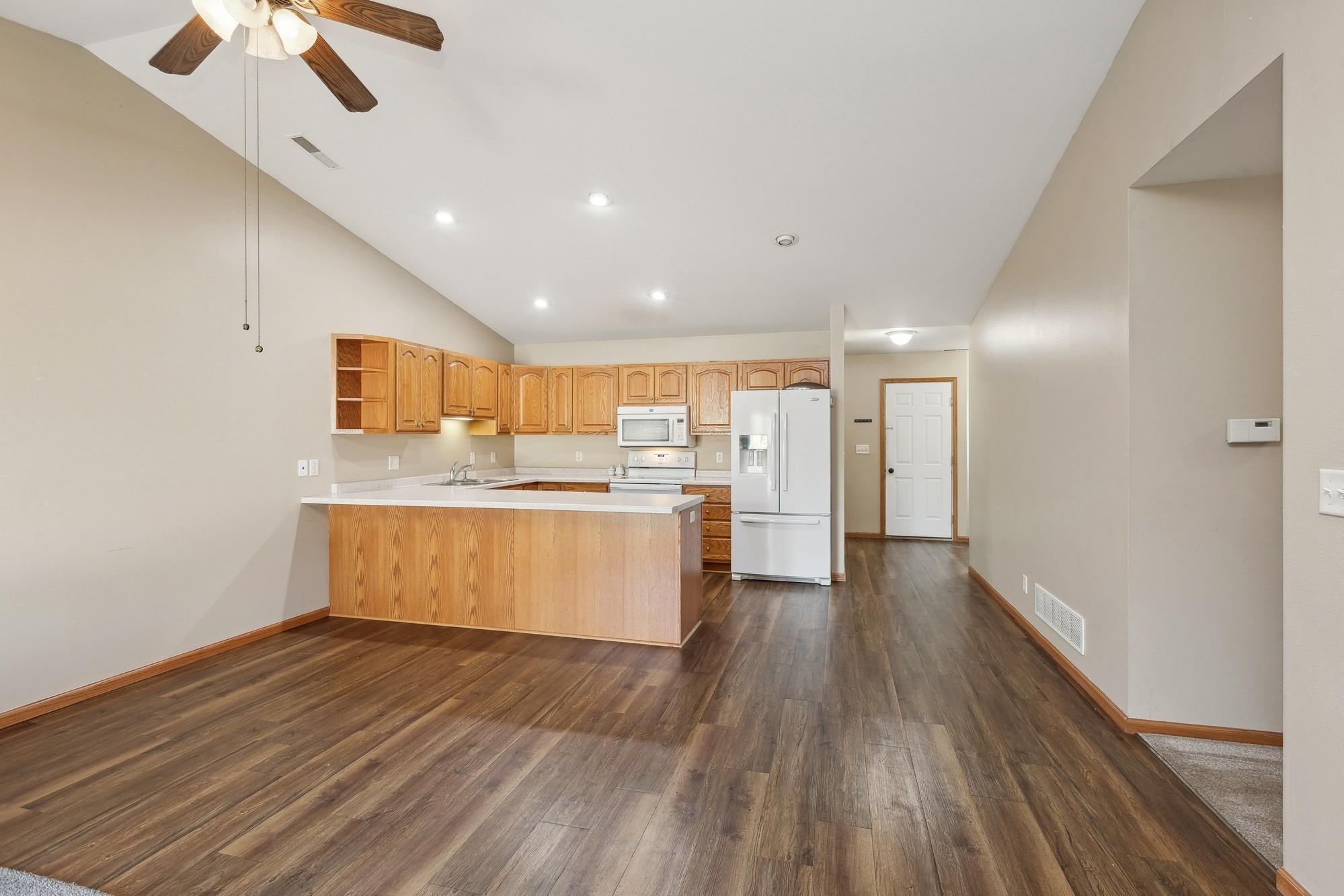 1423 Summit Street Unit: 9