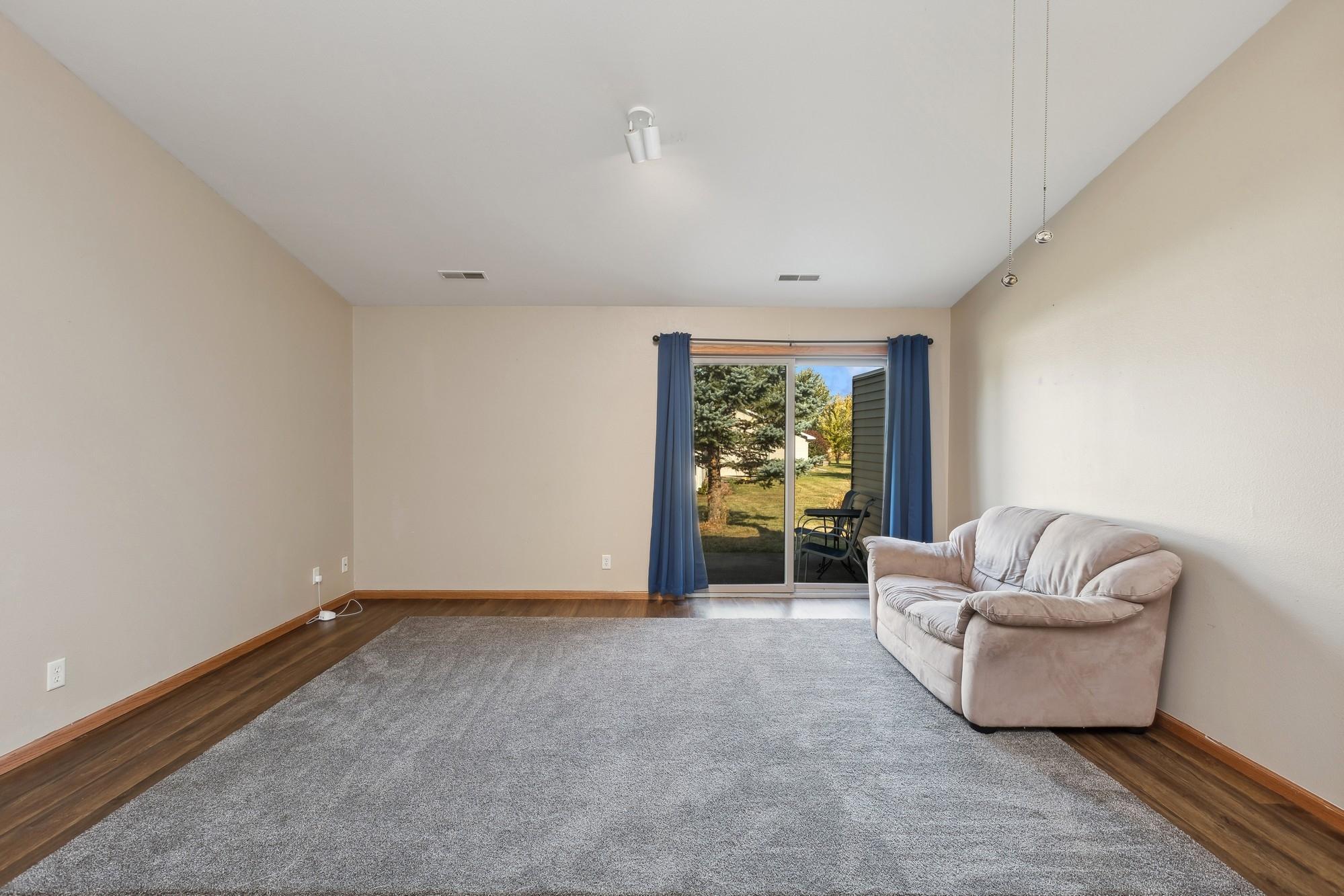 1423 Summit Street Unit: 9