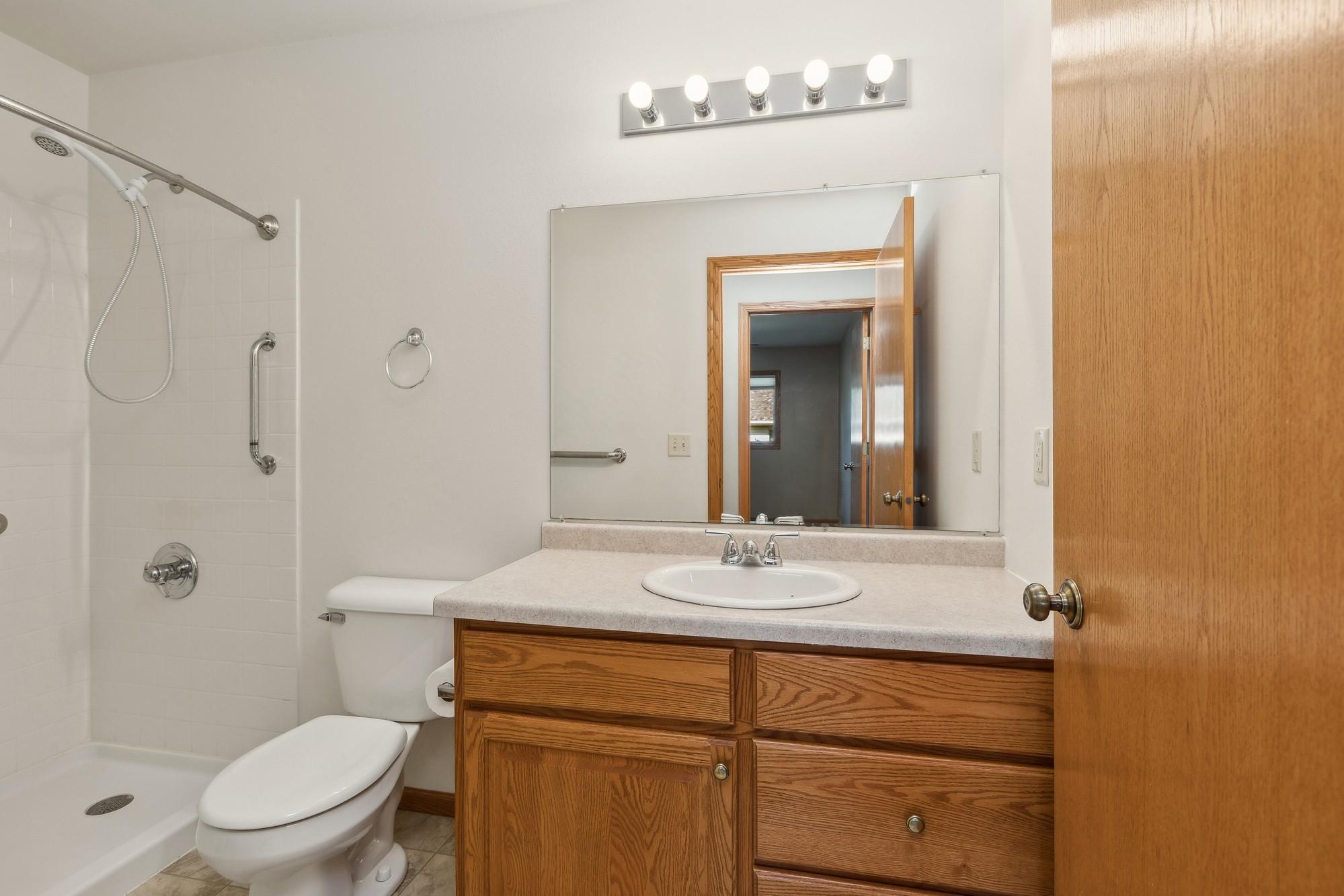 1423 Summit Street Unit: 9