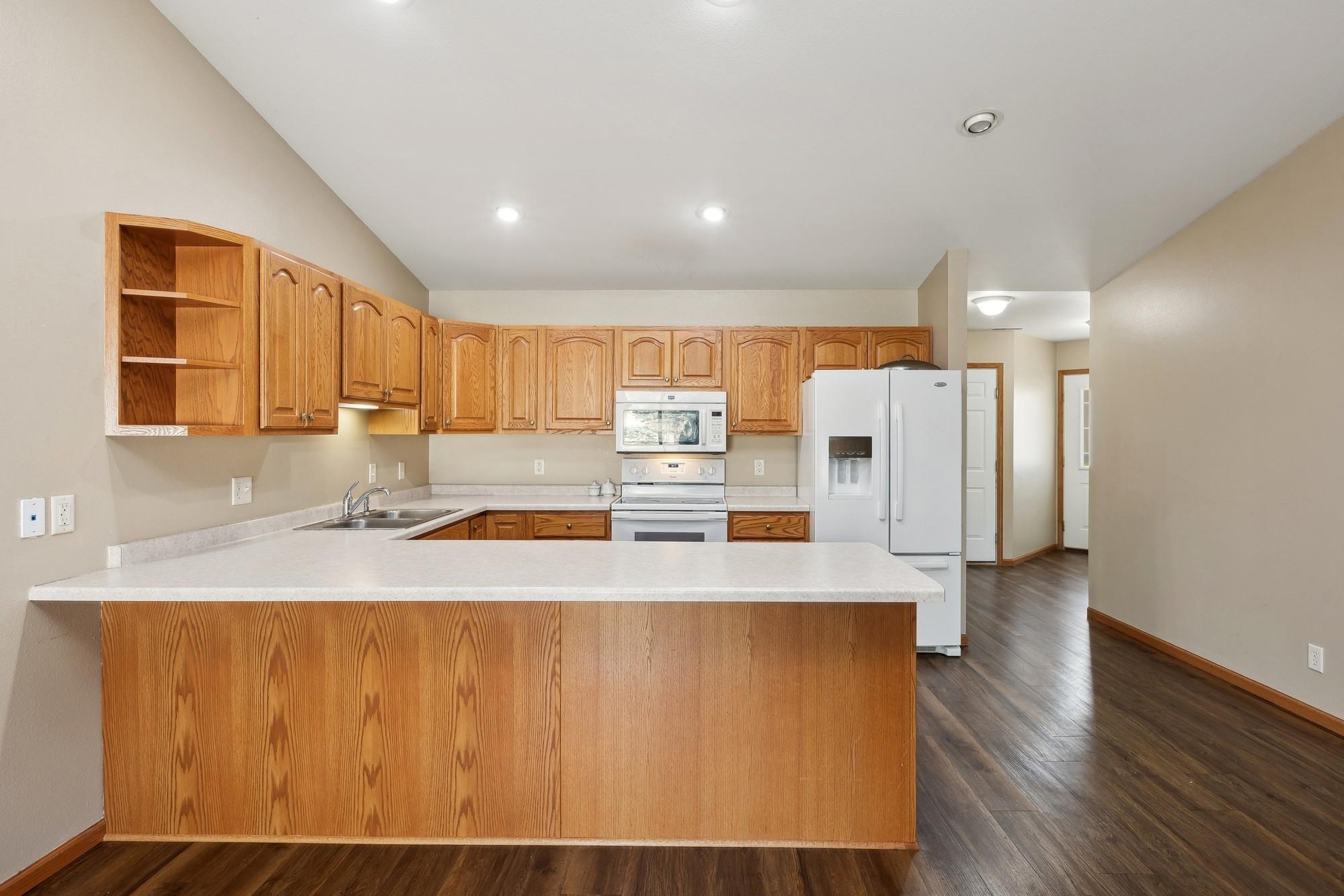 1423 Summit Street Unit: 9