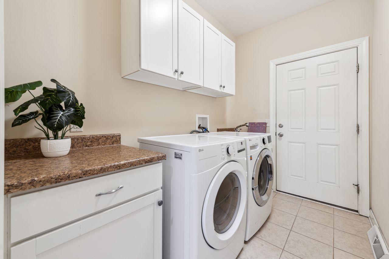 5835 Oakgreen Court N