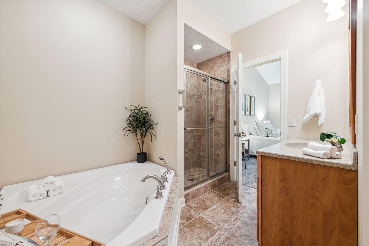 5835 Oakgreen Court N