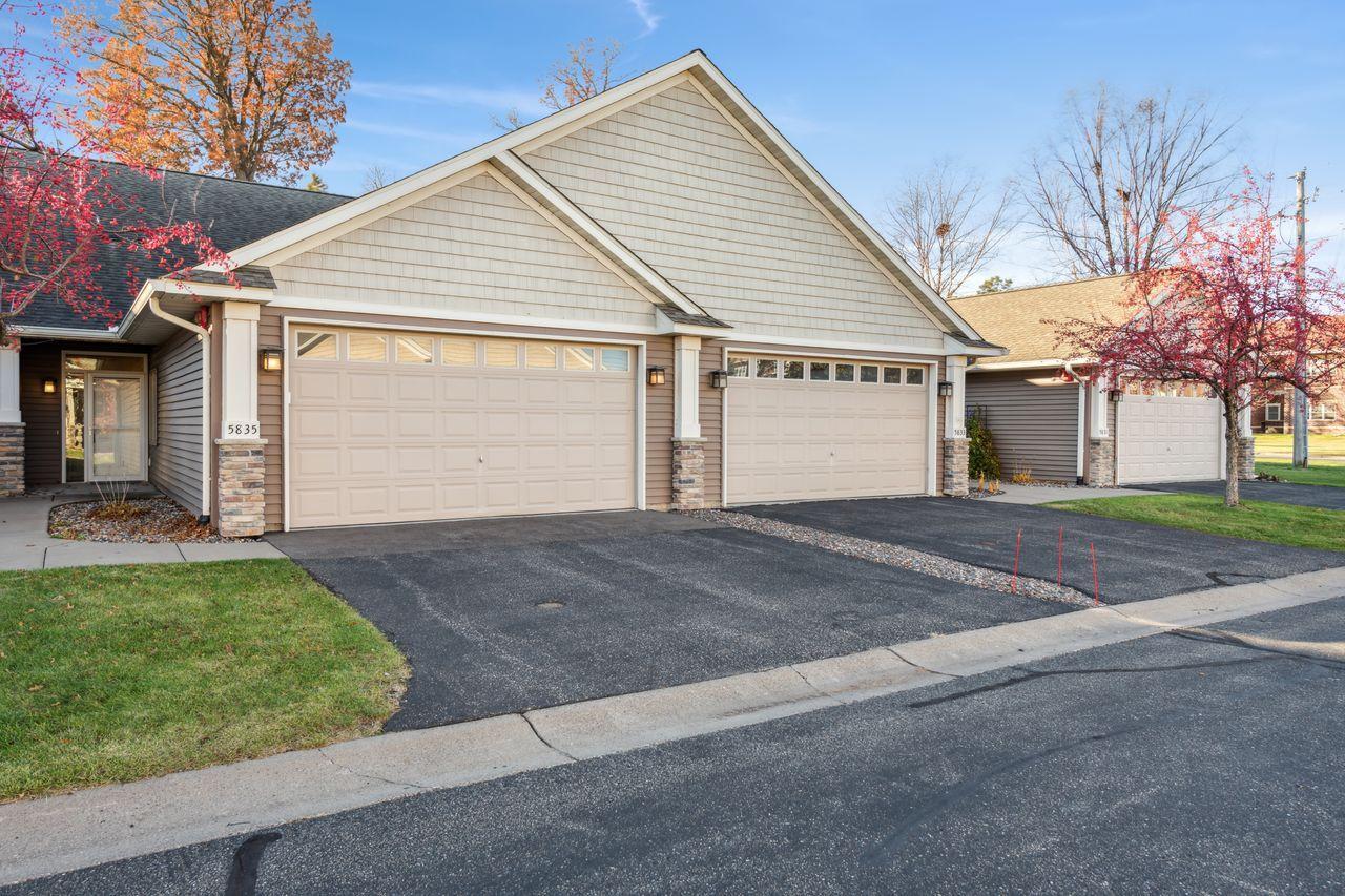 5835 Oakgreen Court N