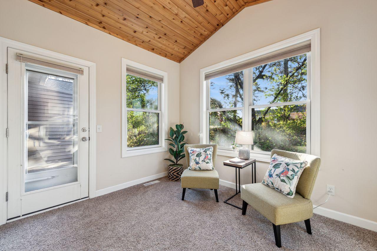 5835 Oakgreen Court N