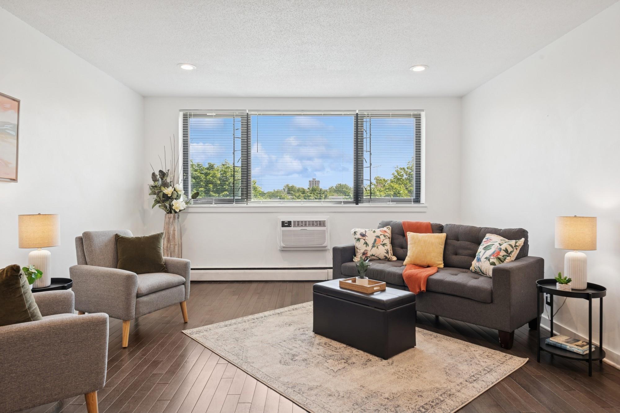2500 Blaisdell Avenue Unit: 401