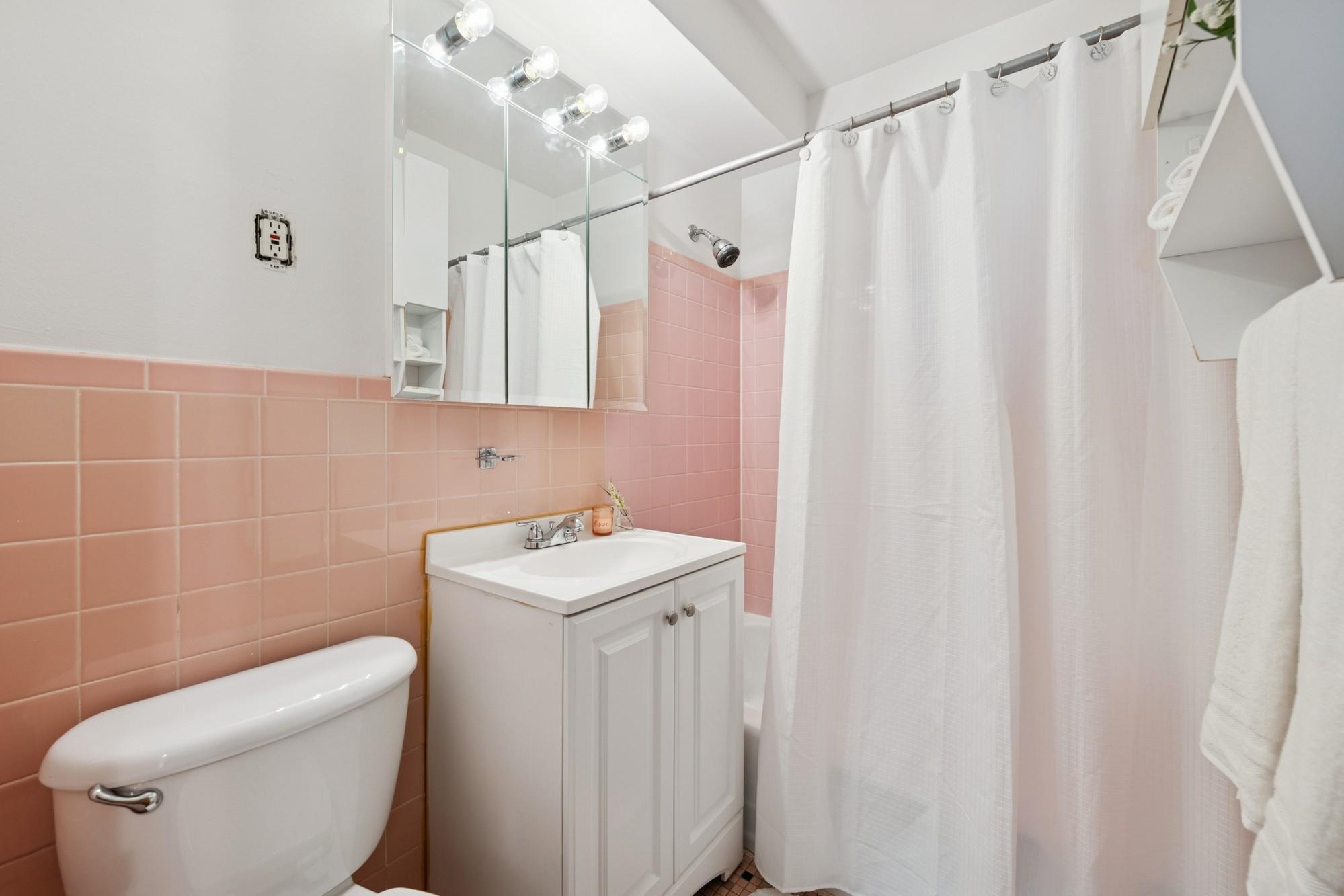 2500 Blaisdell Avenue Unit: 401