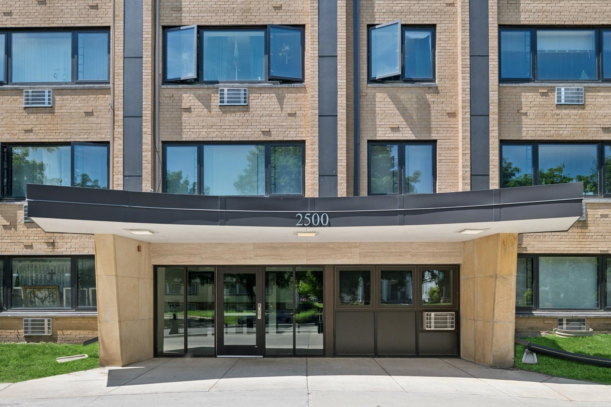 2500 Blaisdell Avenue Unit: 401