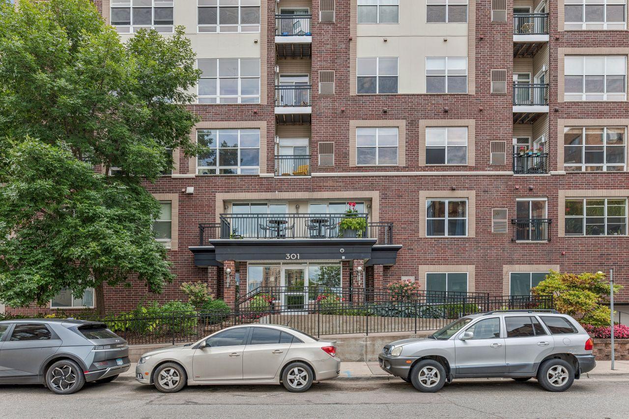 301 Oak Grove Street Unit: 305